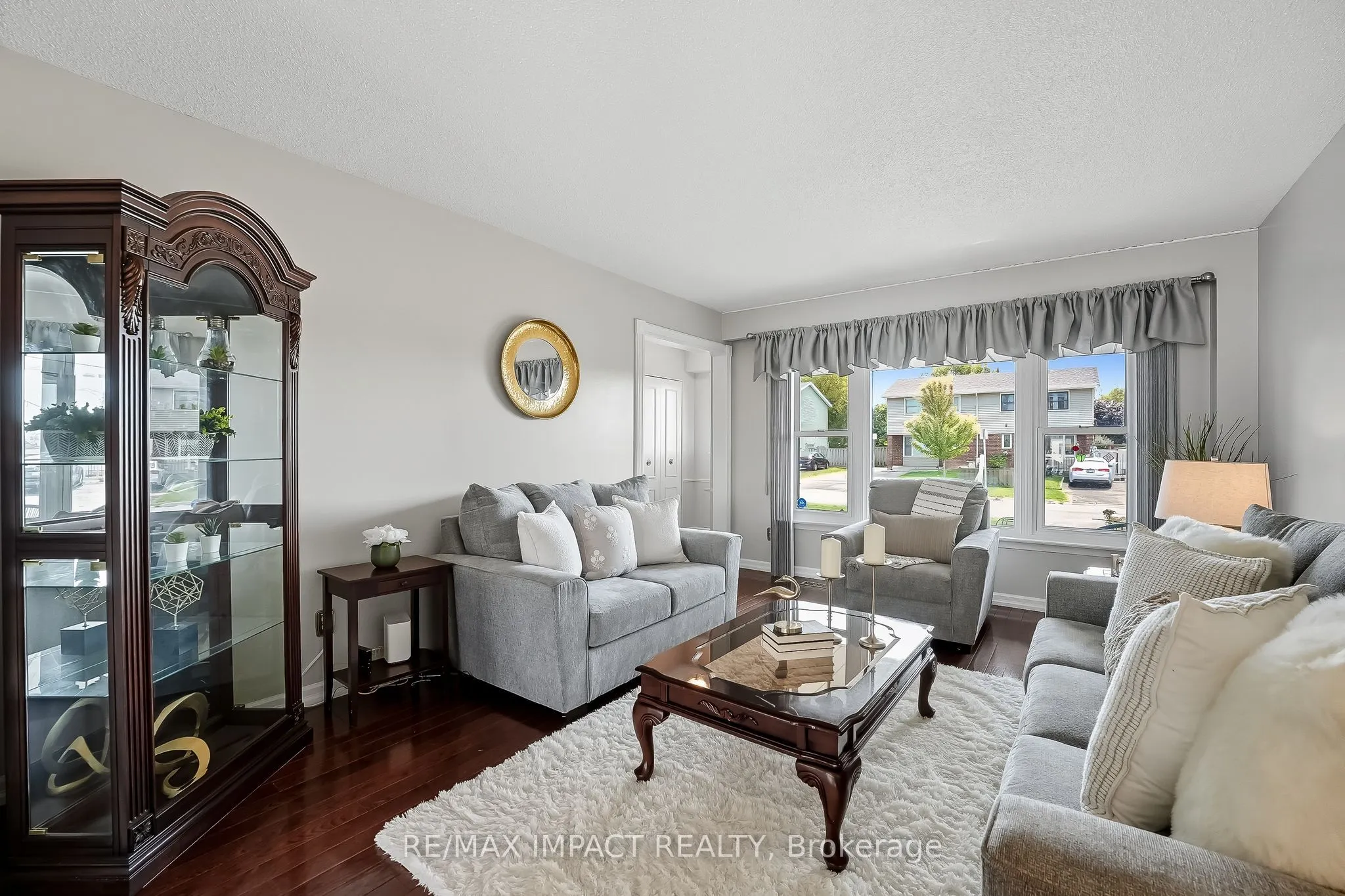 1506 Fenelon Crescent