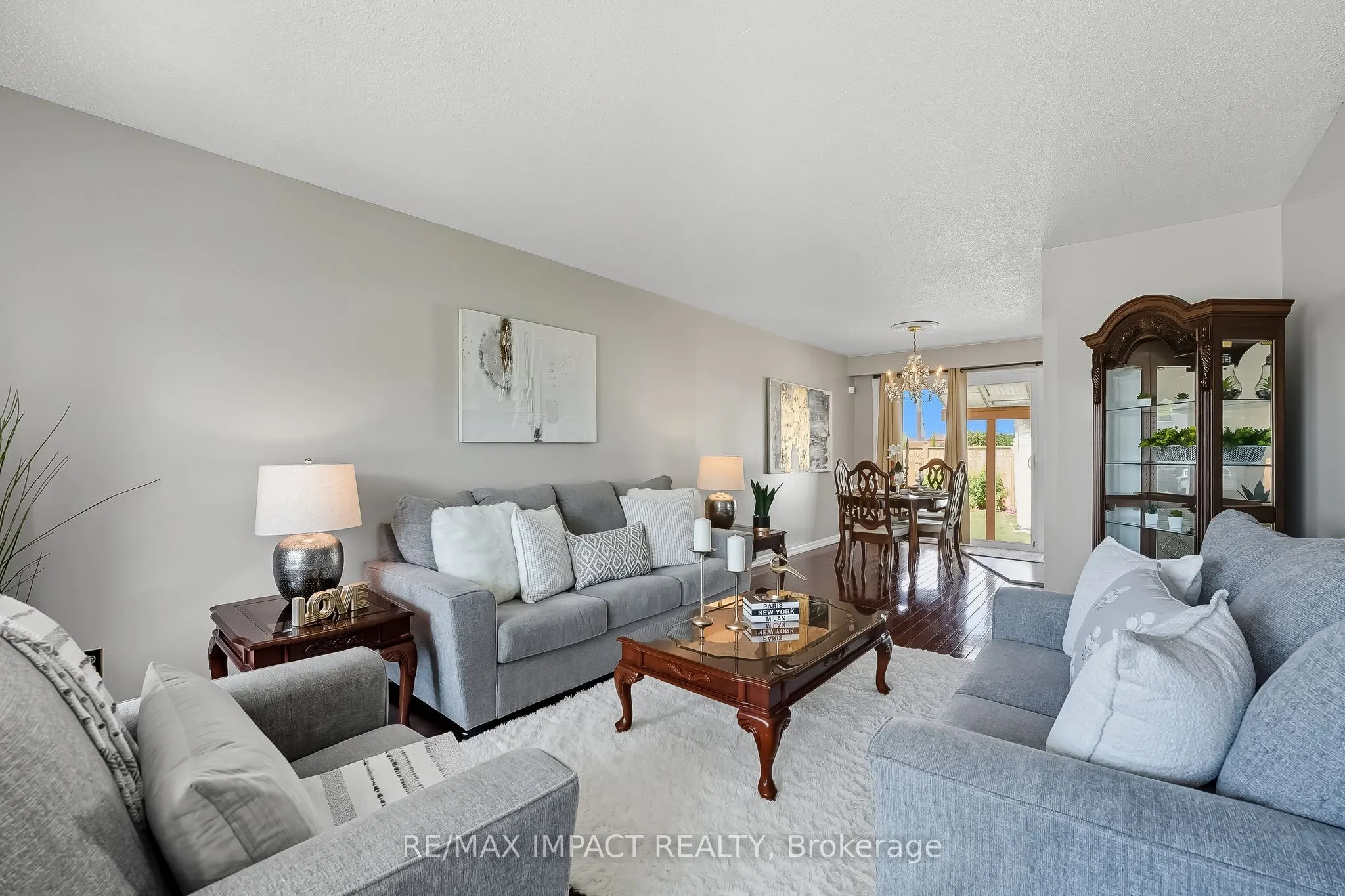 1506 Fenelon Crescent