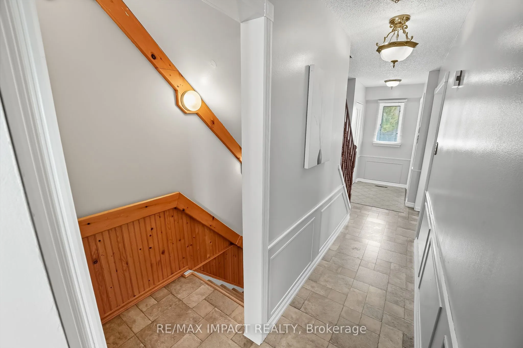 1506 Fenelon Crescent