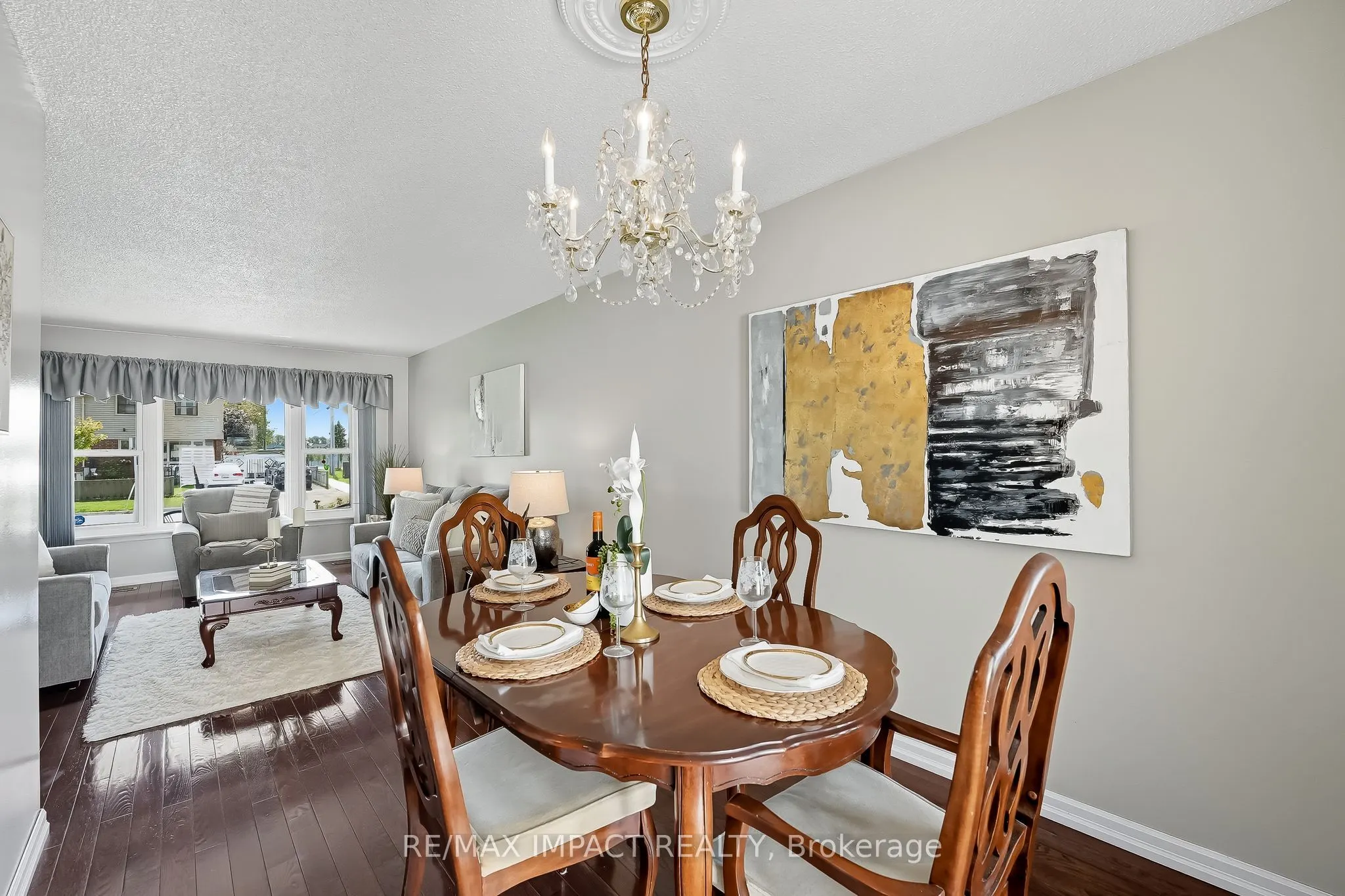 1506 Fenelon Crescent