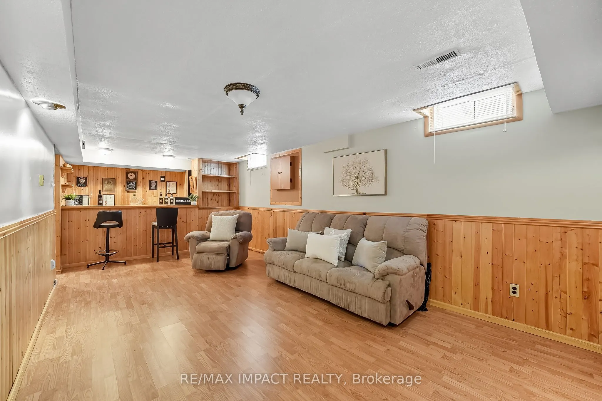 1506 Fenelon Crescent