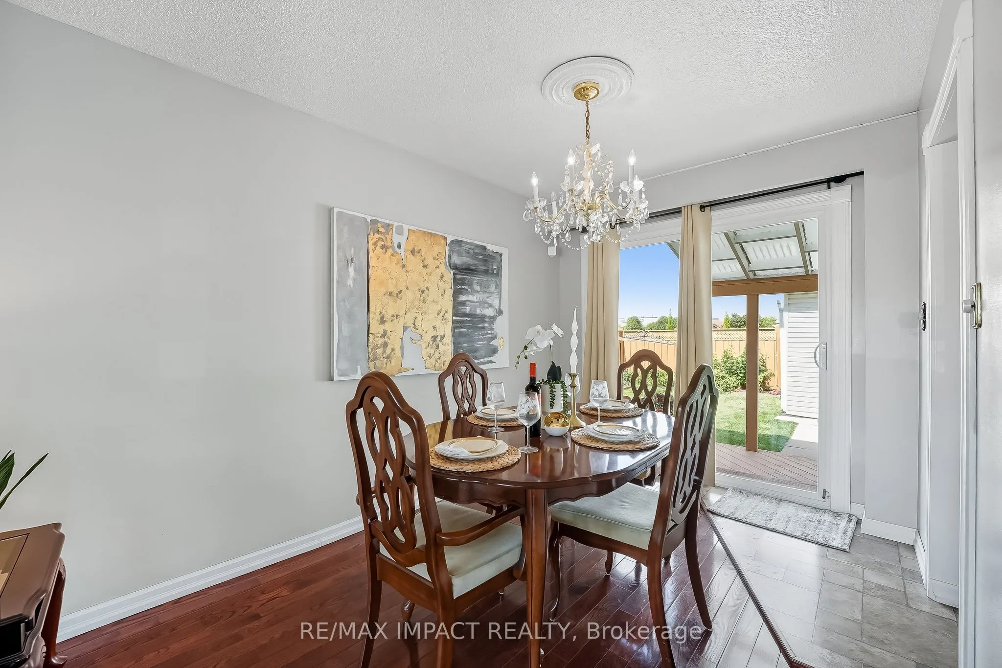 1506 Fenelon Crescent