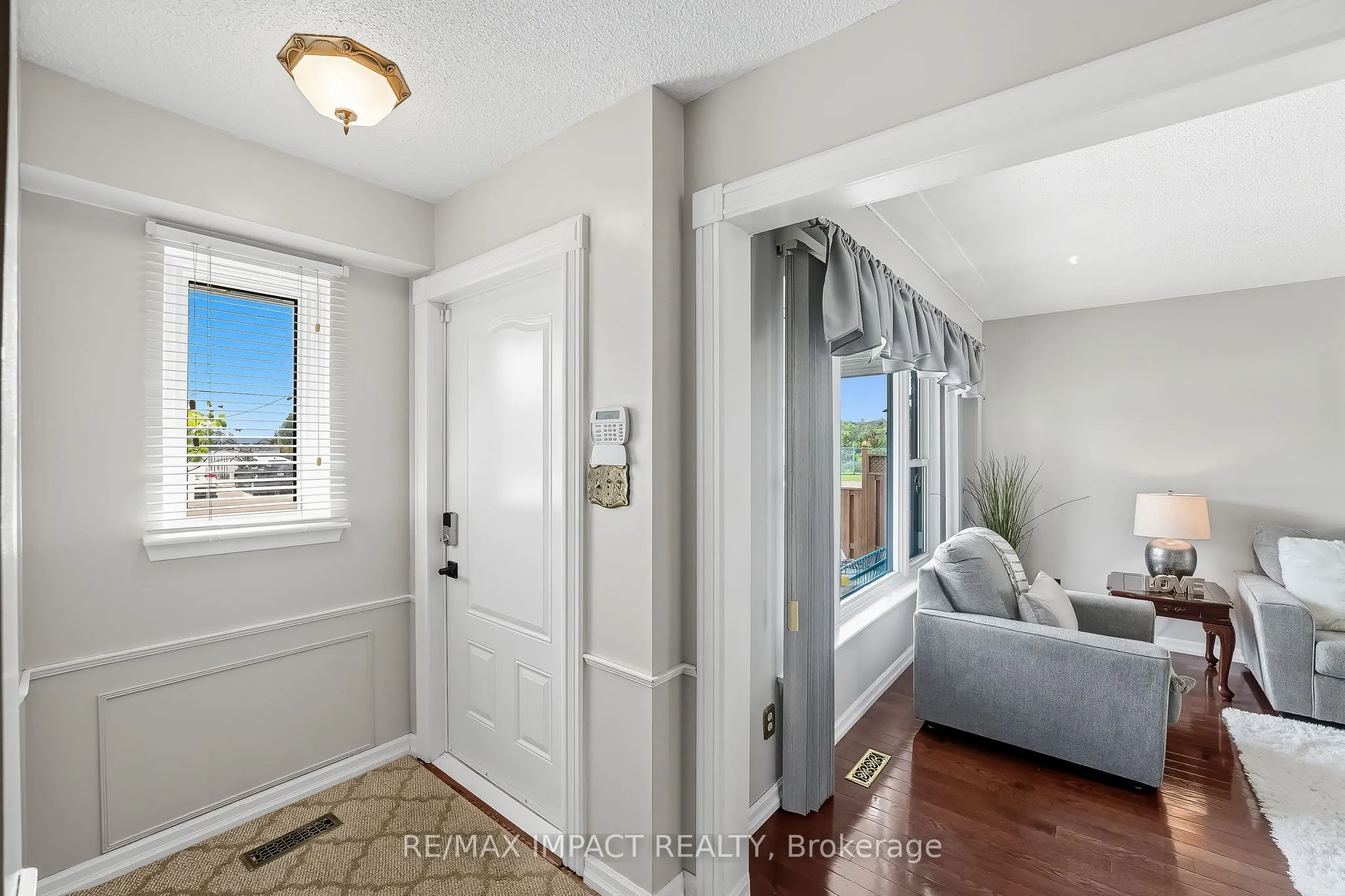 1506 Fenelon Crescent