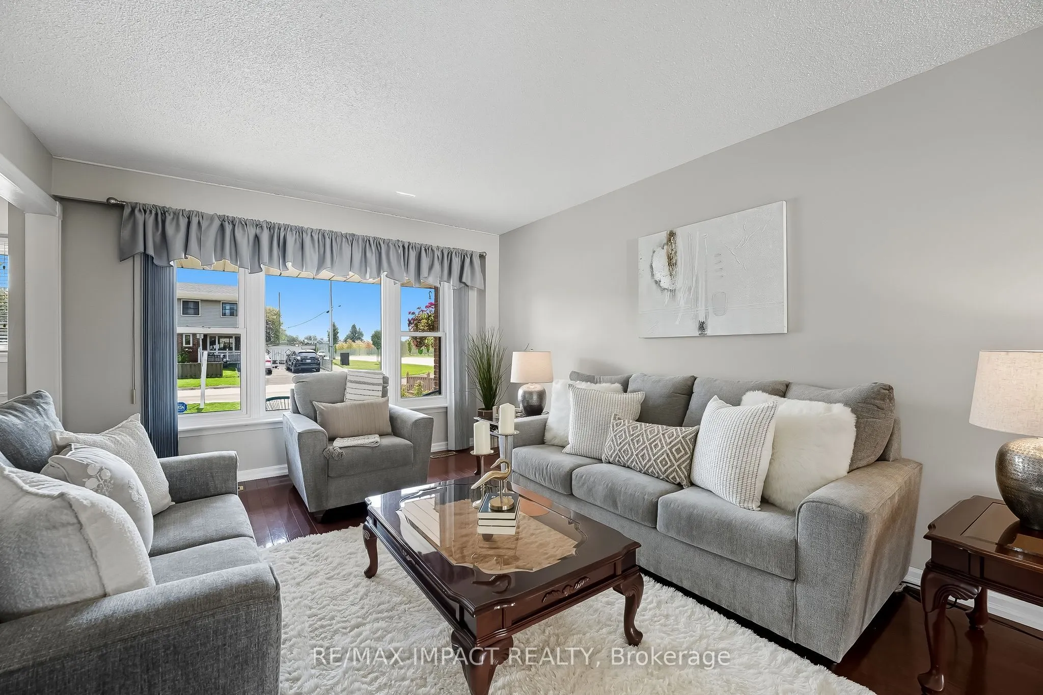 1506 Fenelon Crescent