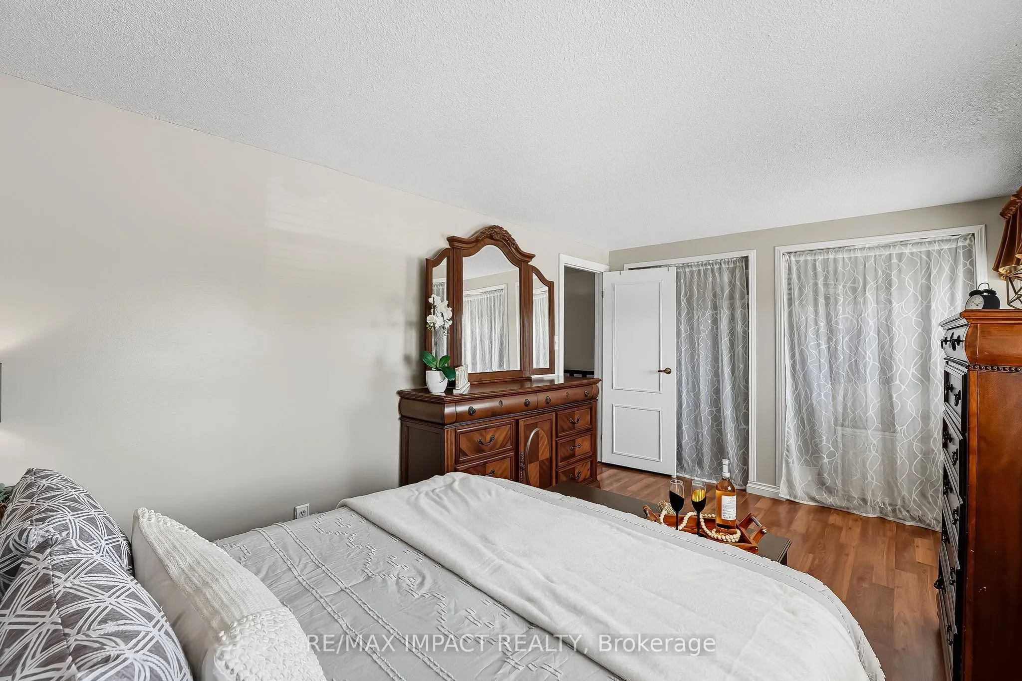 1506 Fenelon Crescent