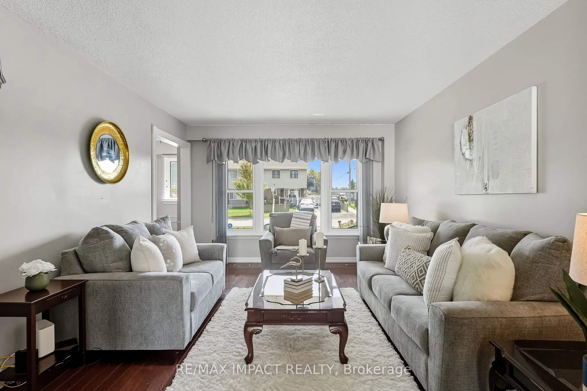 1506 Fenelon Crescent