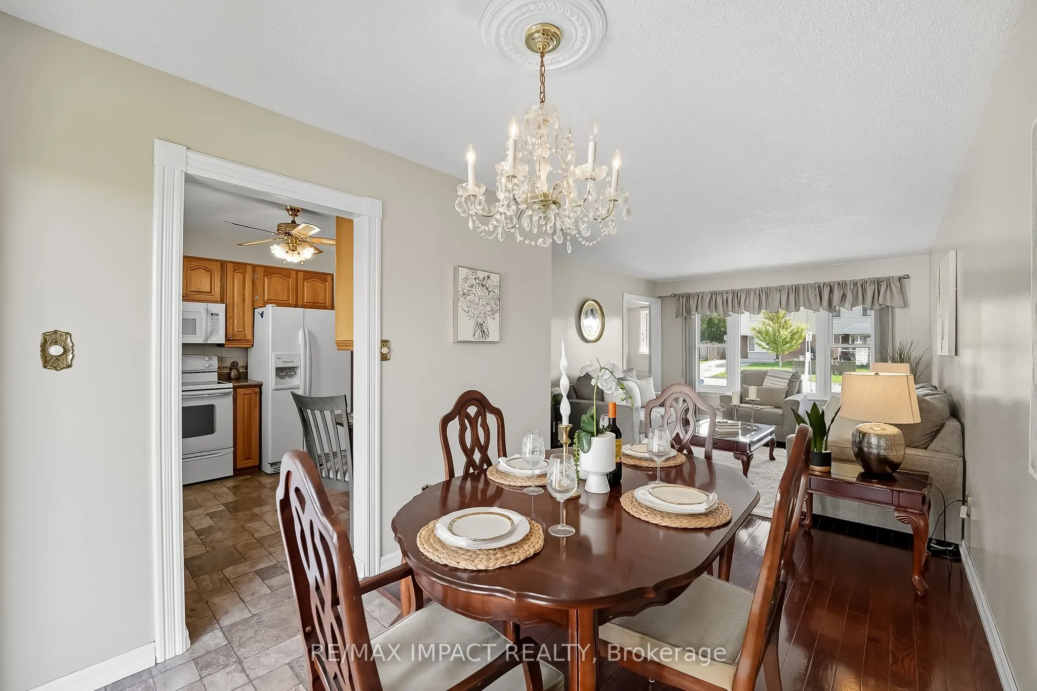 1506 Fenelon Crescent