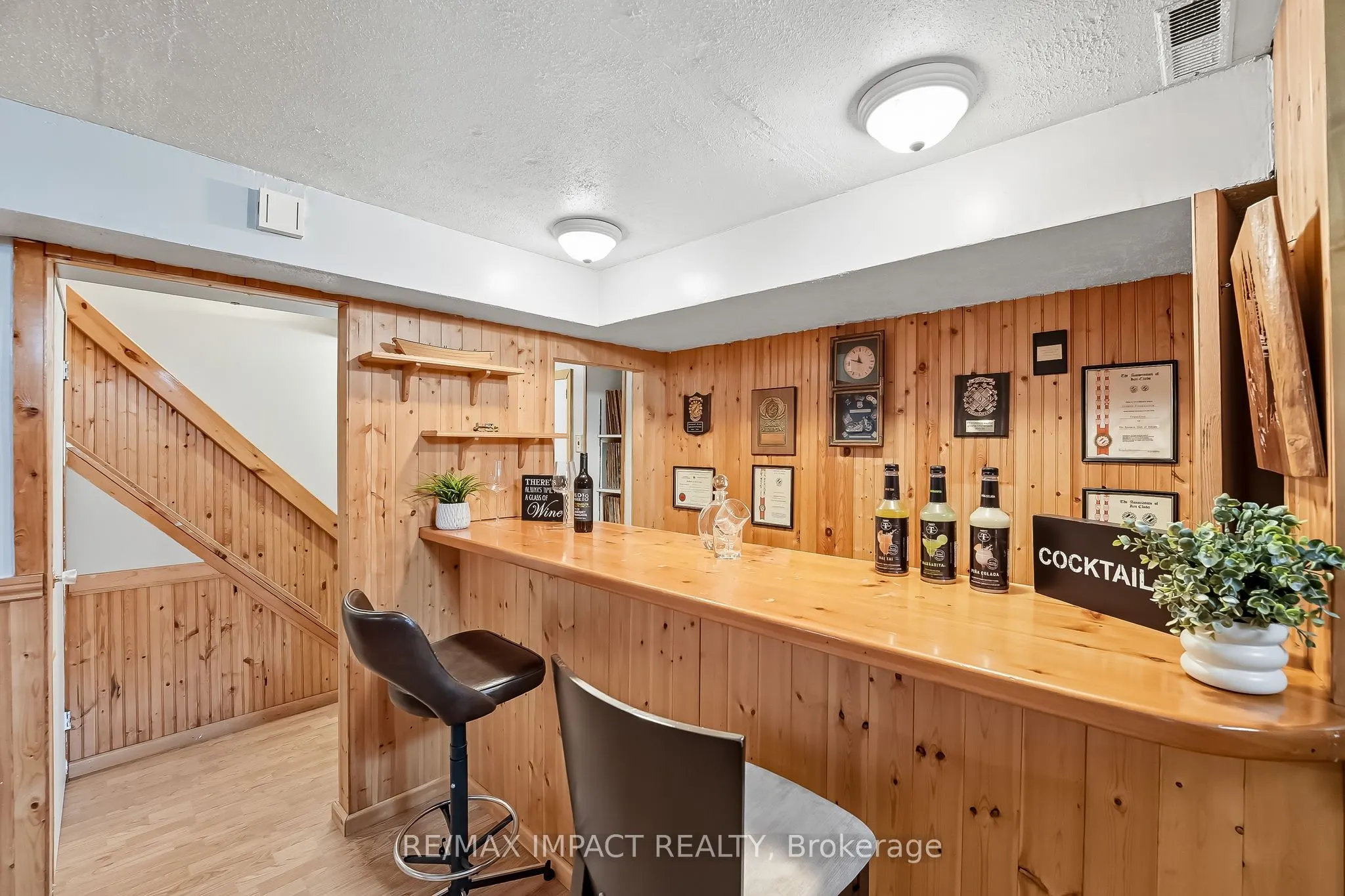 1506 Fenelon Crescent