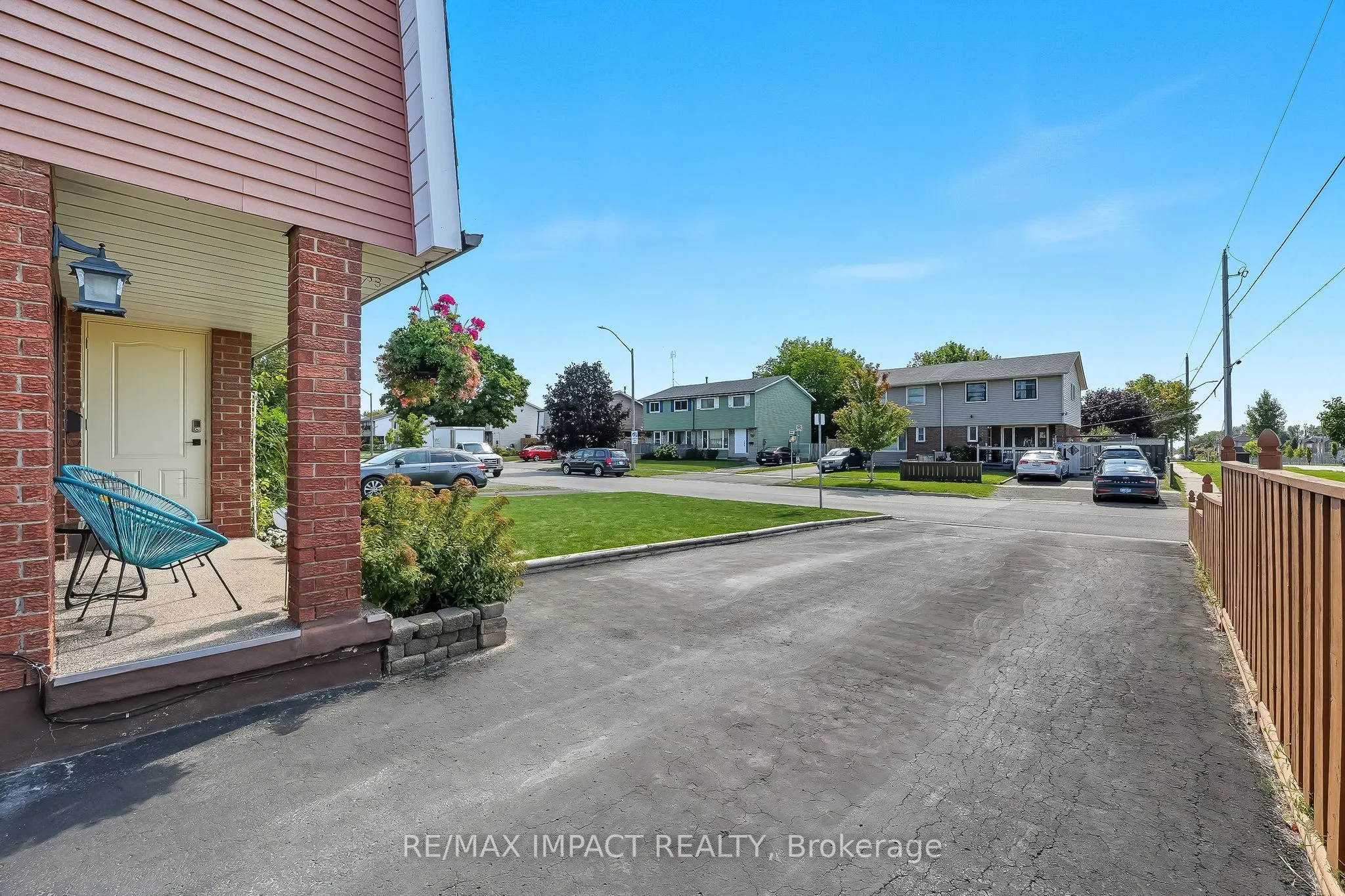 1506 Fenelon Crescent