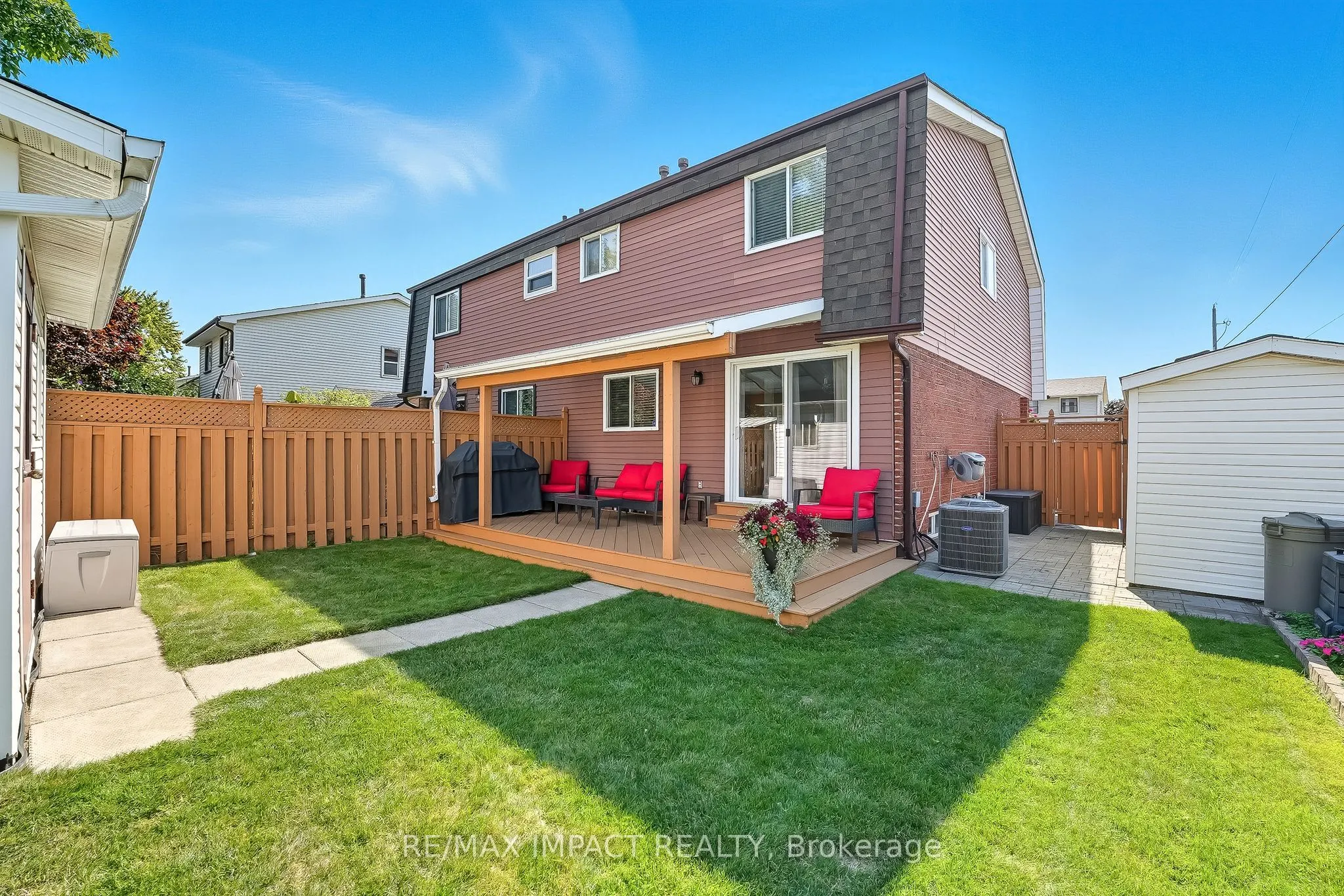 1506 Fenelon Crescent