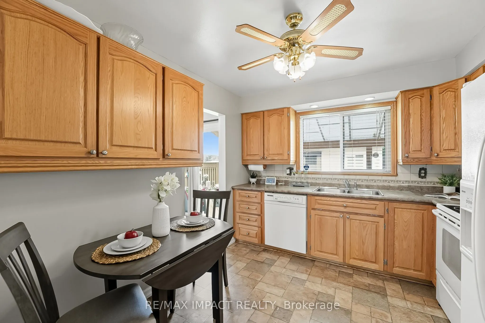 1506 Fenelon Crescent