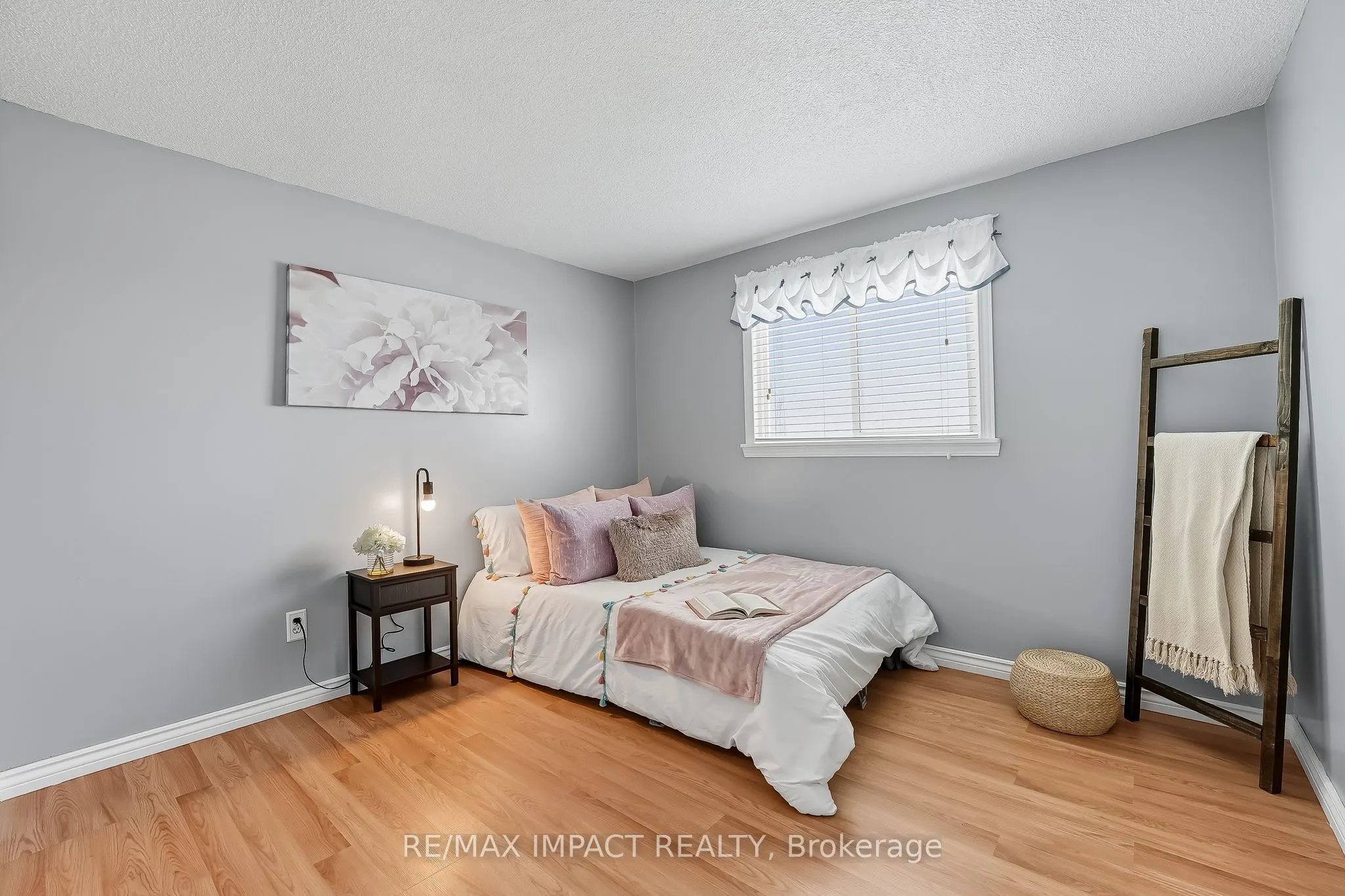 1506 Fenelon Crescent