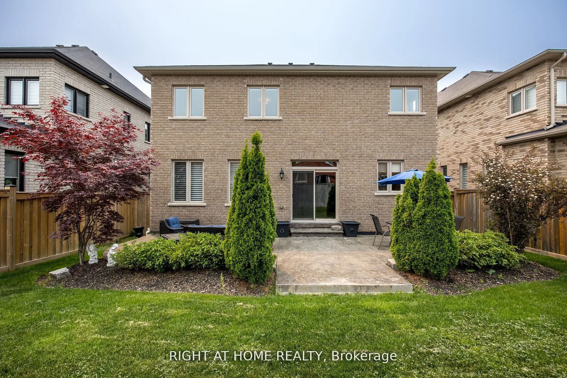 25 CHARTERHOUSE Drive N