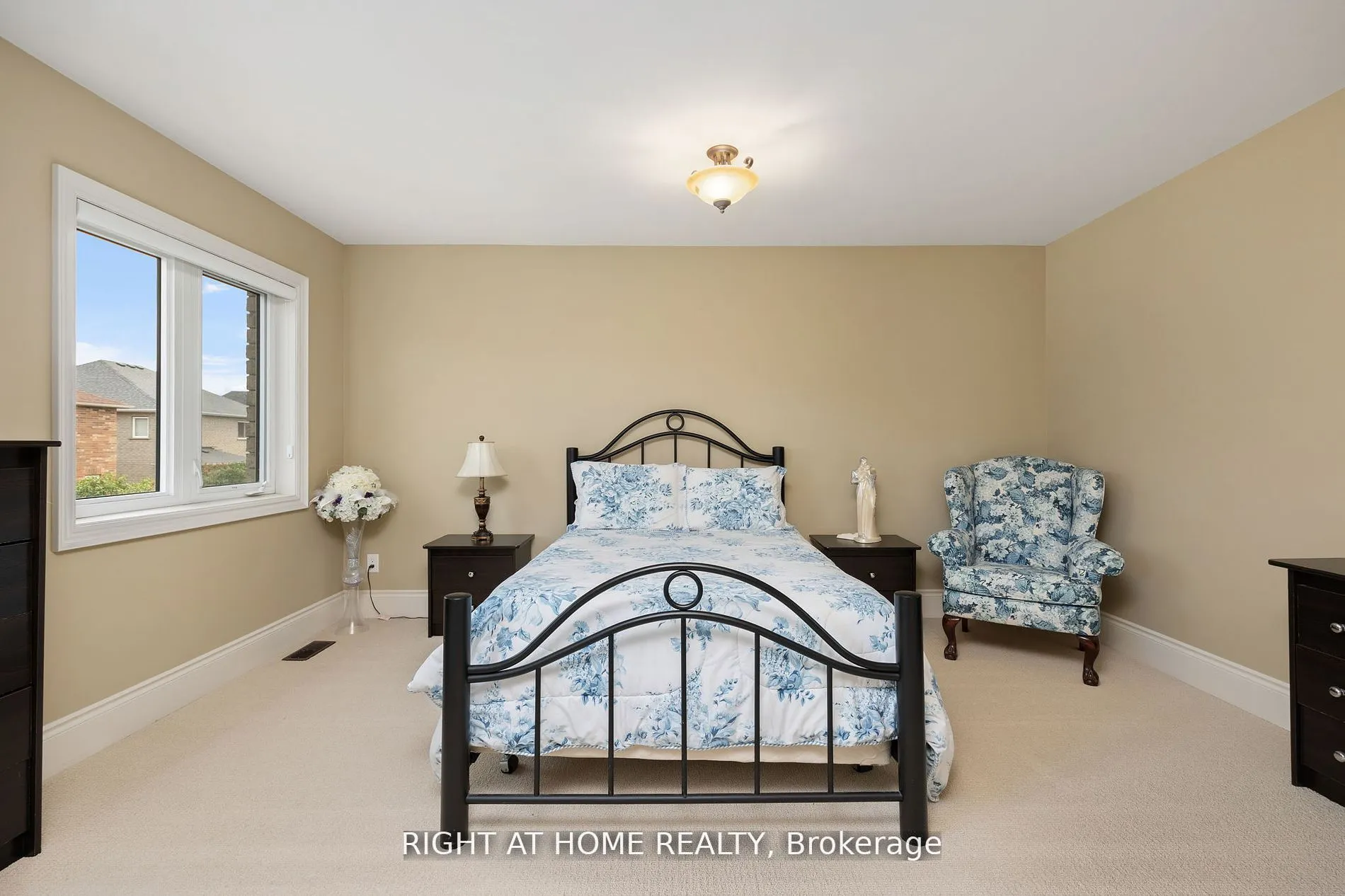 25 CHARTERHOUSE Drive N