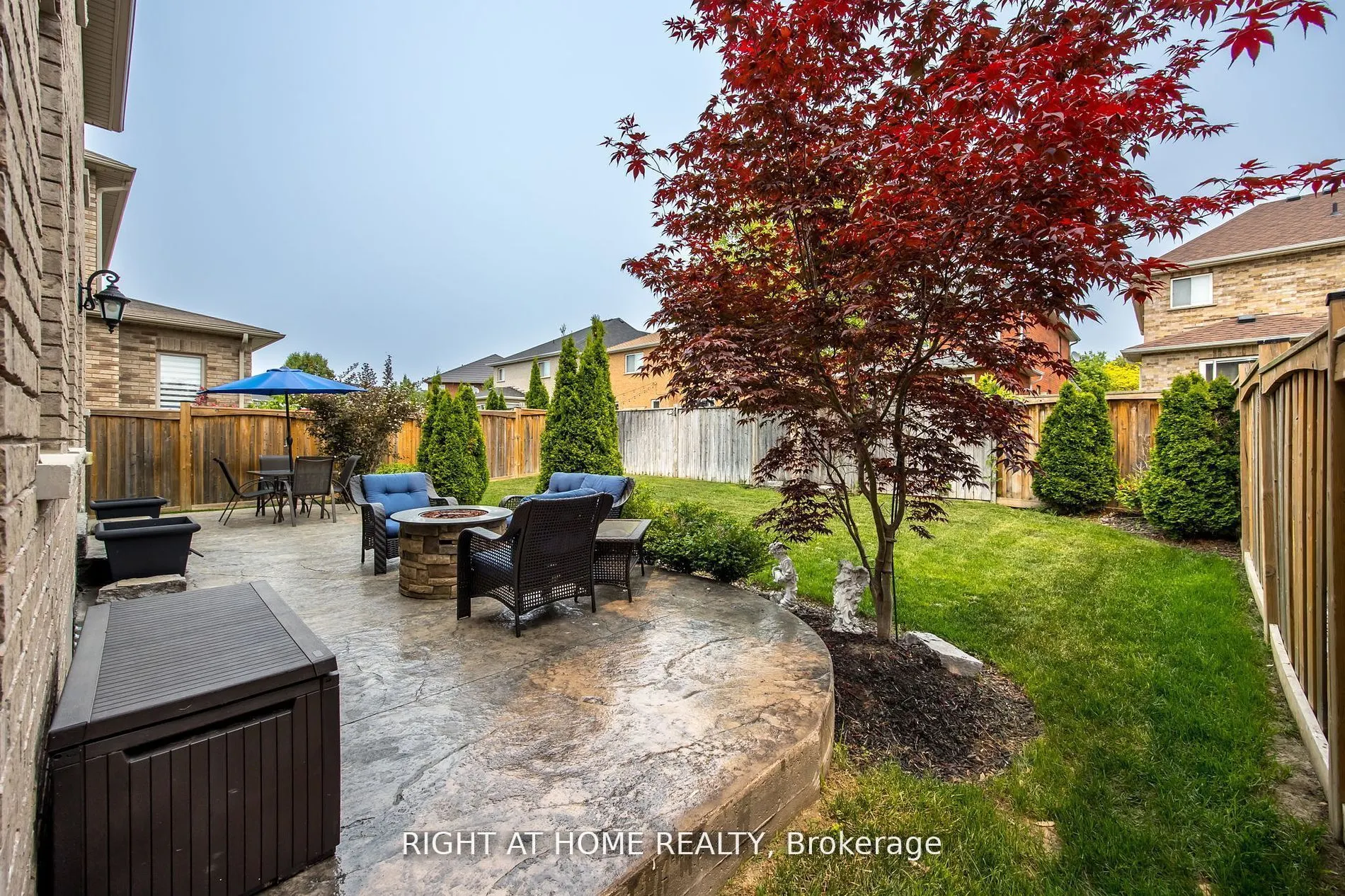 25 CHARTERHOUSE Drive N