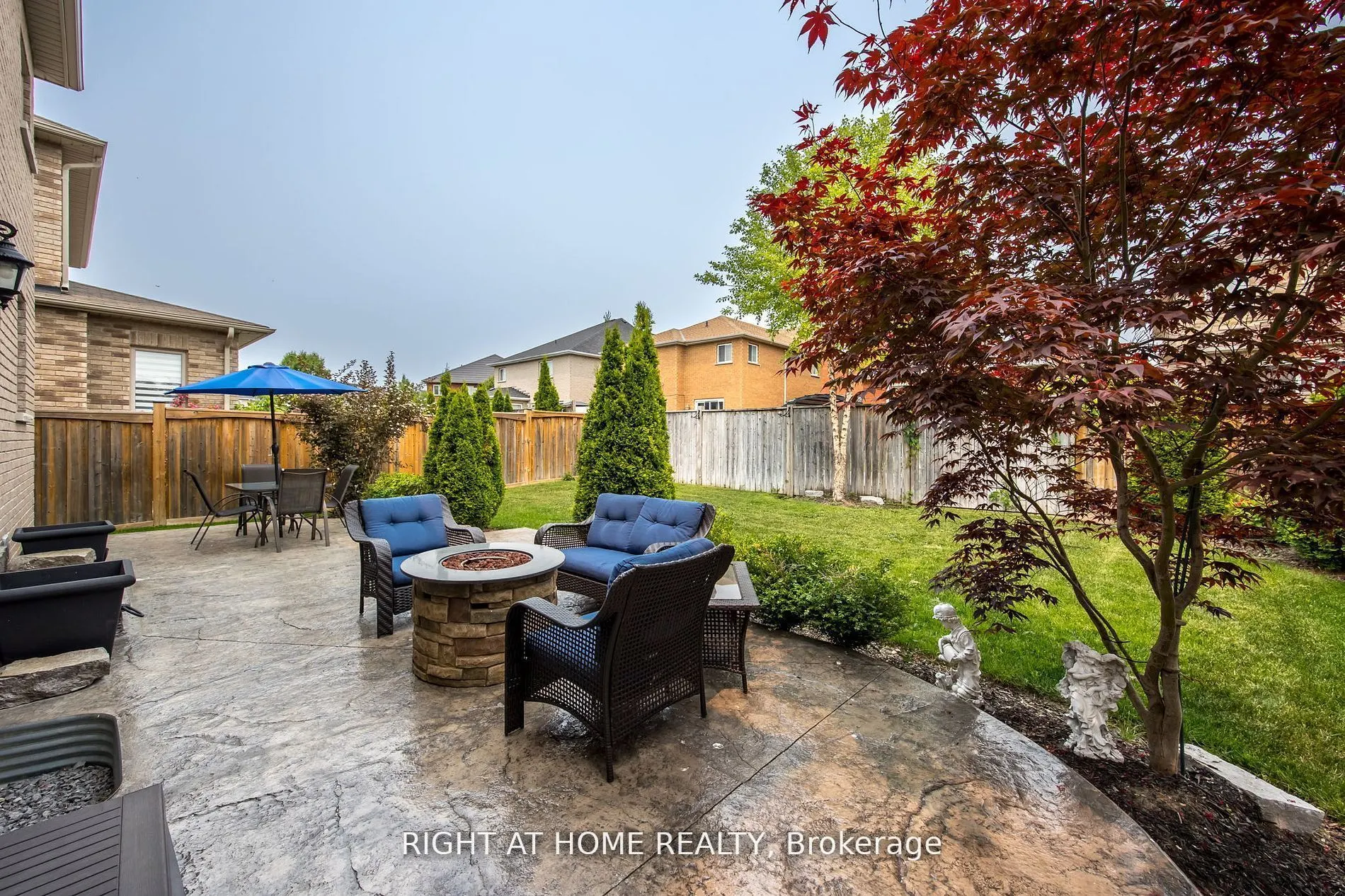 25 CHARTERHOUSE Drive N