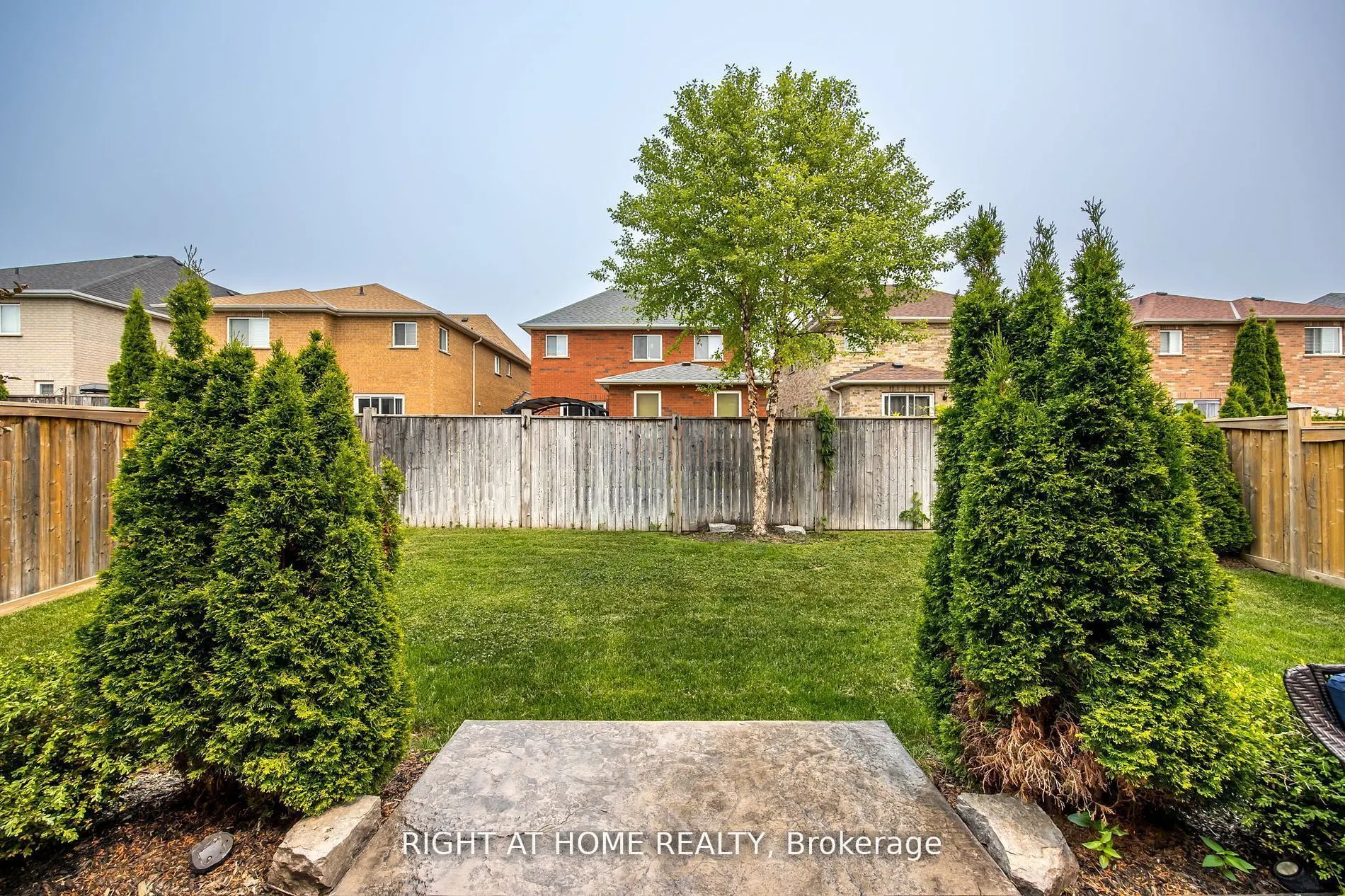 25 CHARTERHOUSE Drive N