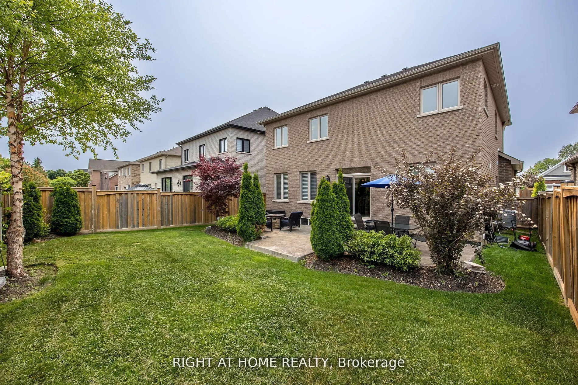 25 CHARTERHOUSE Drive N