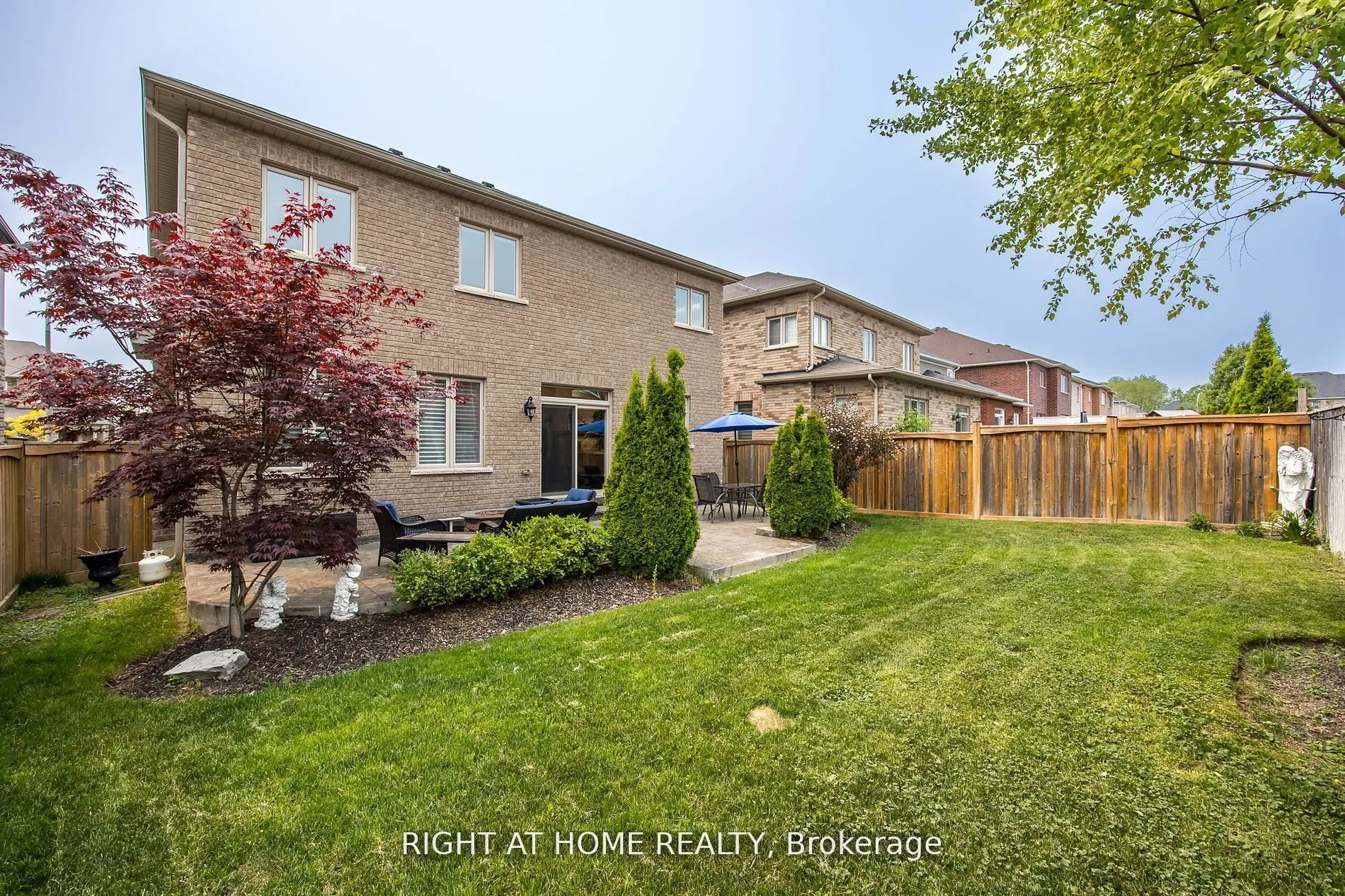 25 CHARTERHOUSE Drive N
