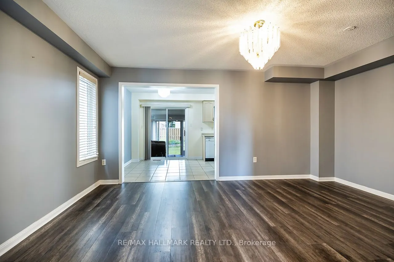 32 Samandria Avenue