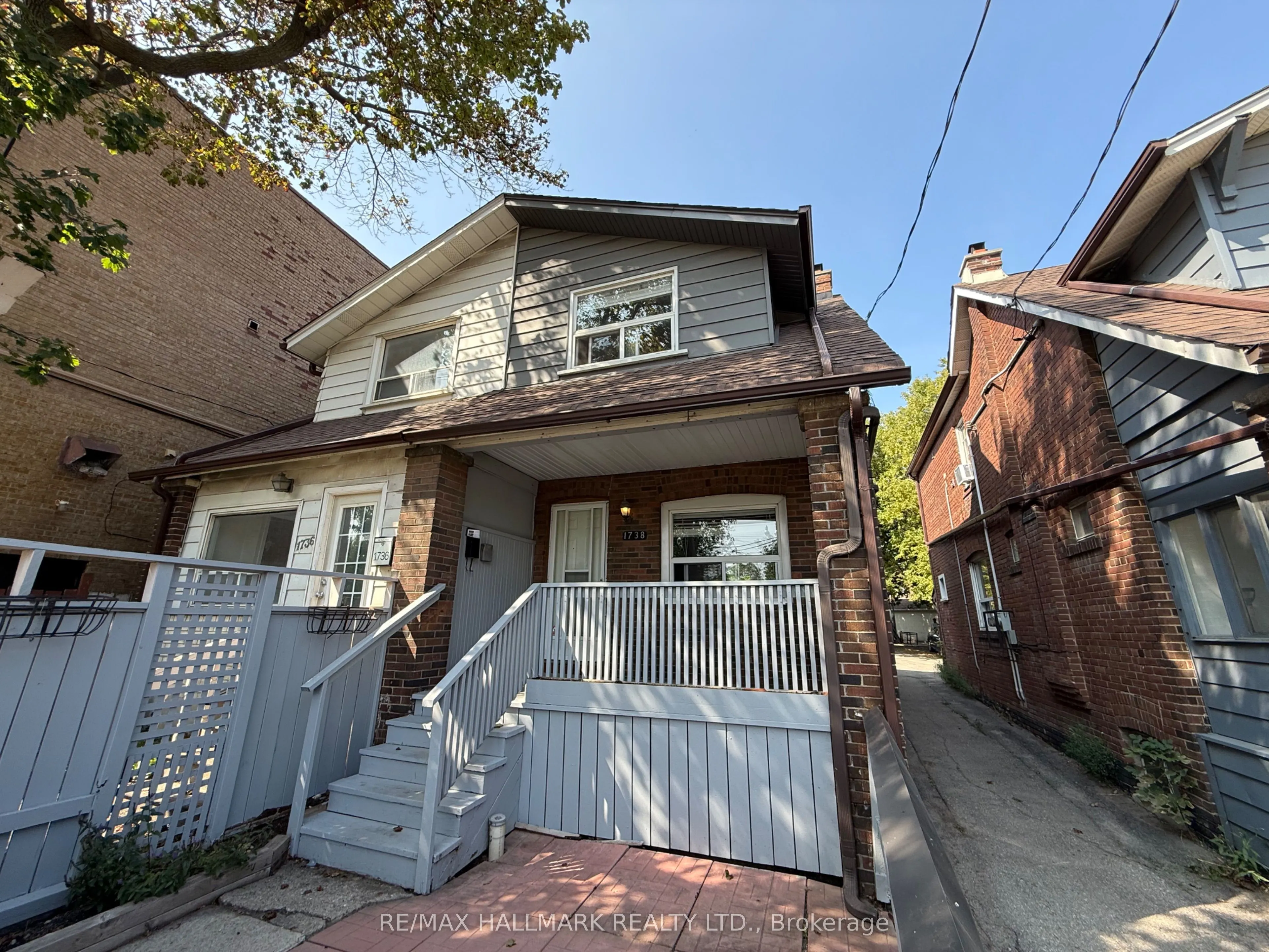 1738 Queen Street E