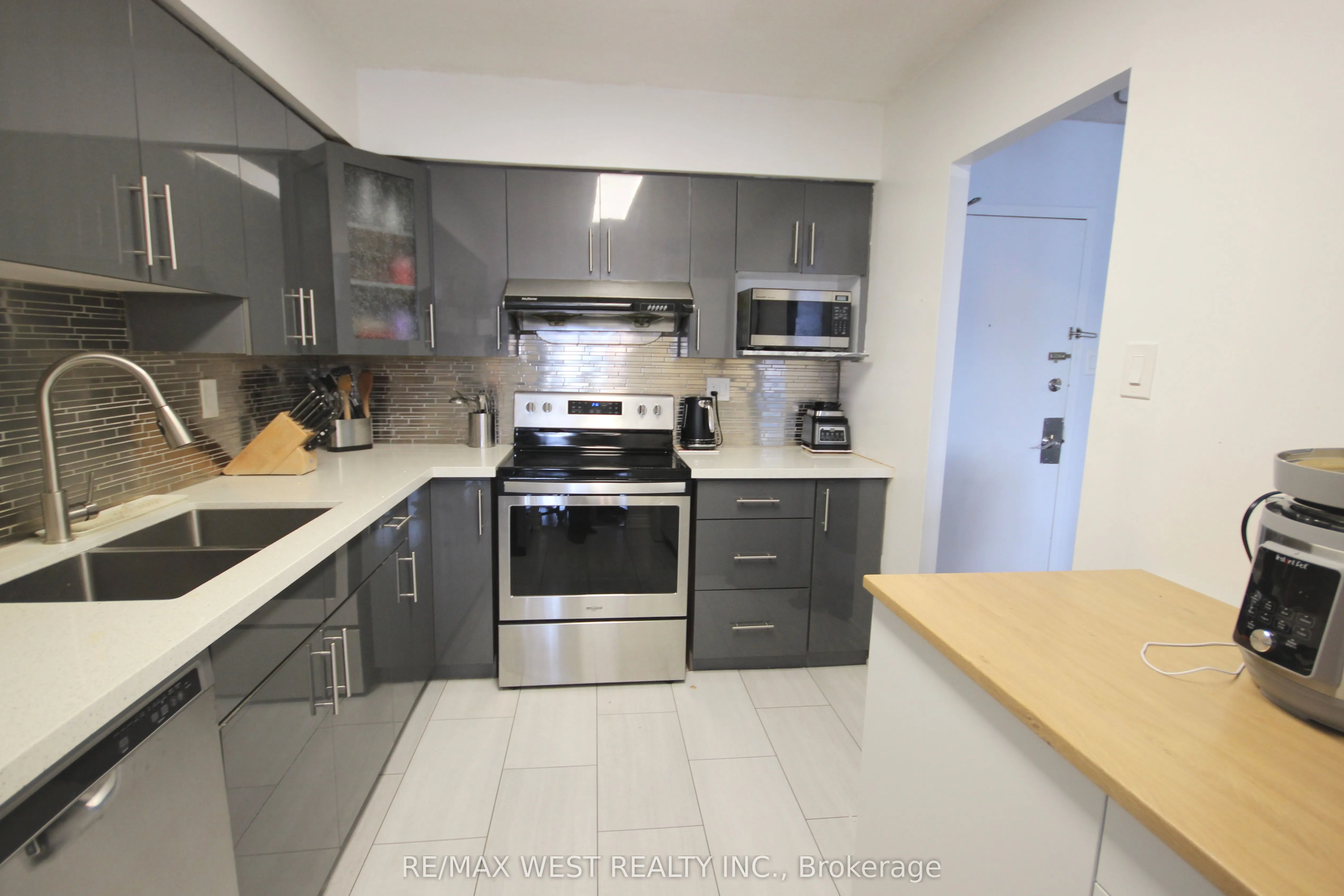 3380 Eglinton Avenue E, #801