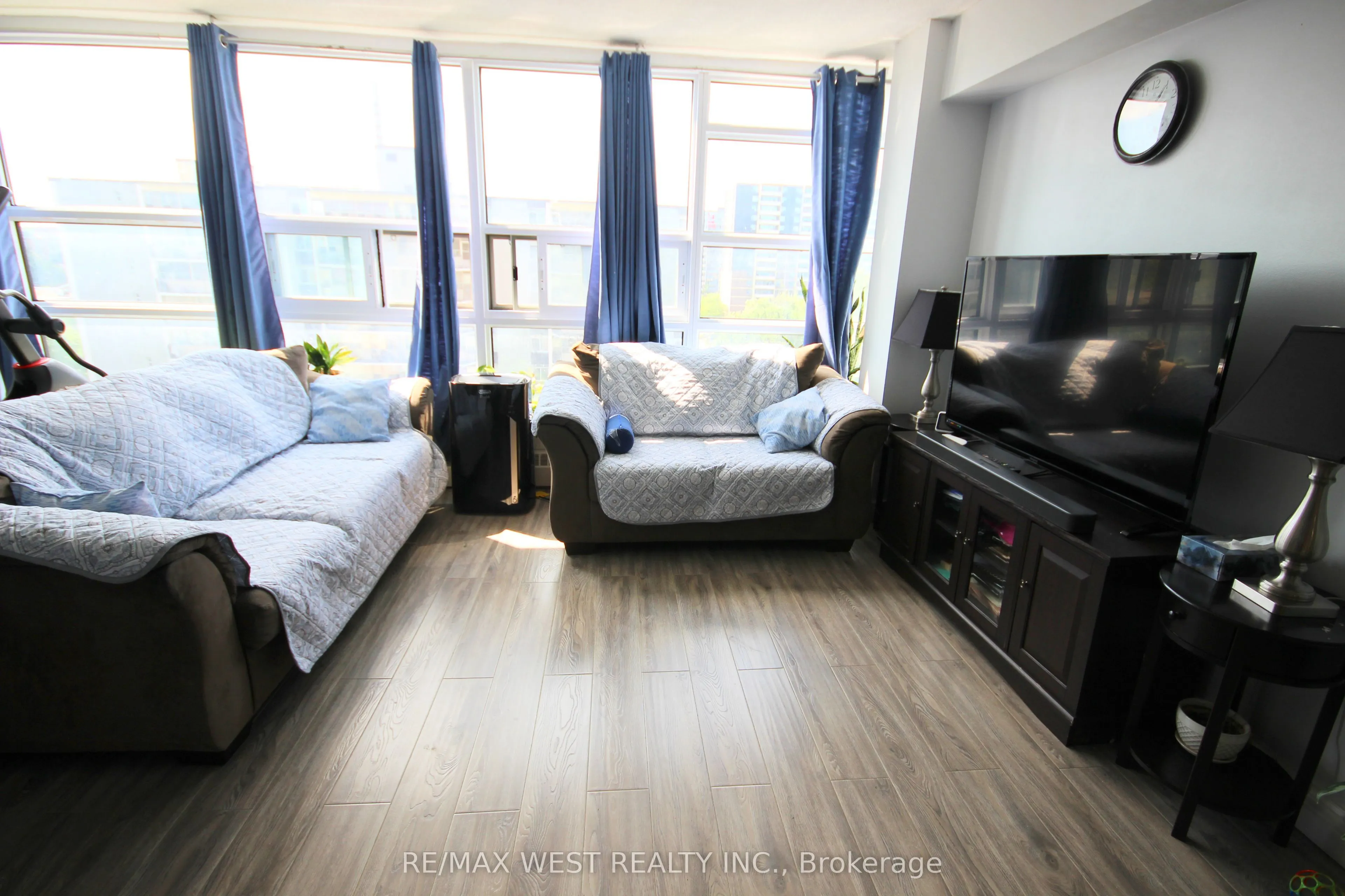 3380 Eglinton Avenue E, #801