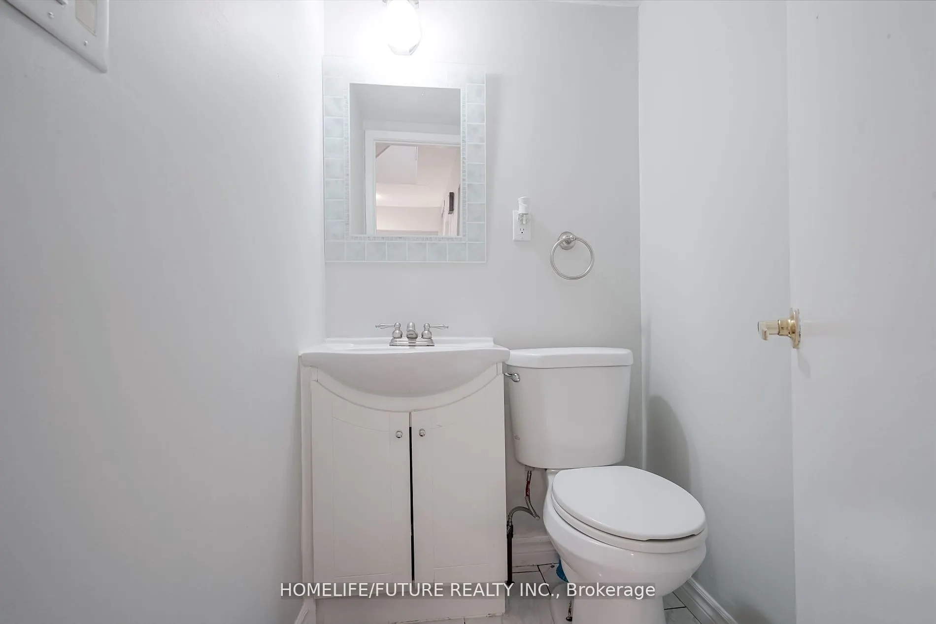 47 Carisbrooke Square, #Main & 2nd Flr