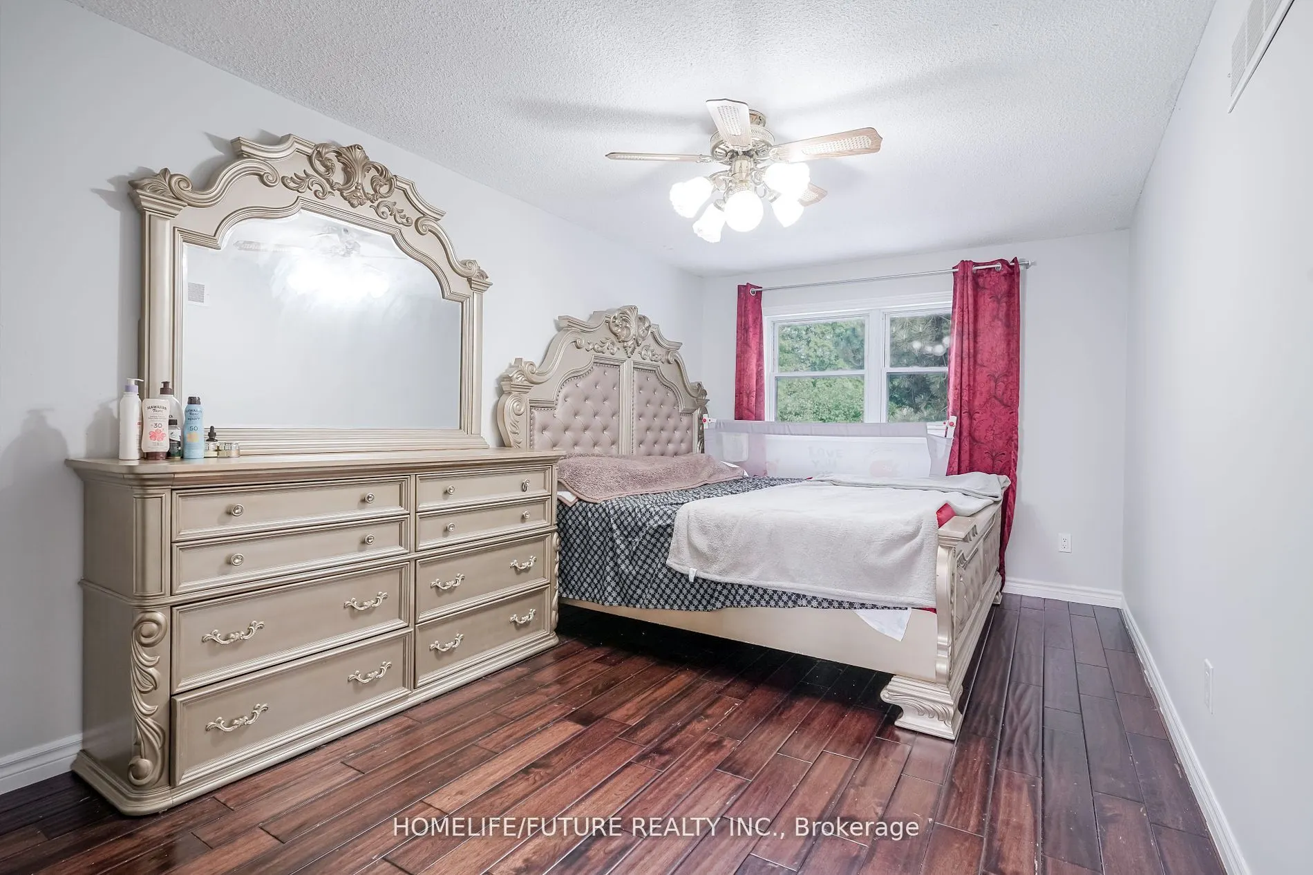 47 Carisbrooke Square, #Main & 2nd Flr