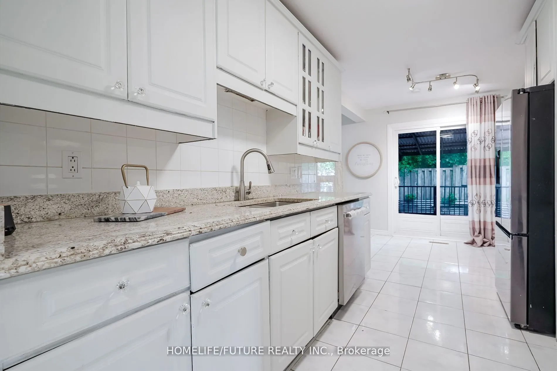 47 Carisbrooke Square, #Main & 2nd Flr