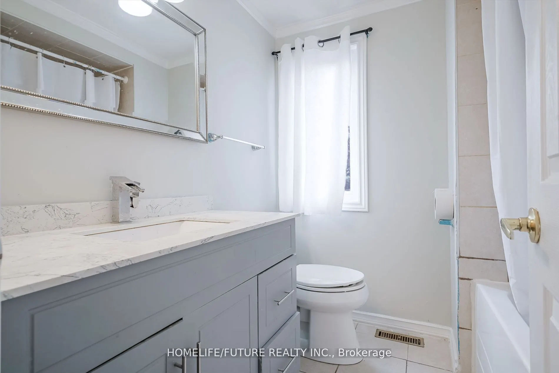 47 Carisbrooke Square, #Main & 2nd Flr
