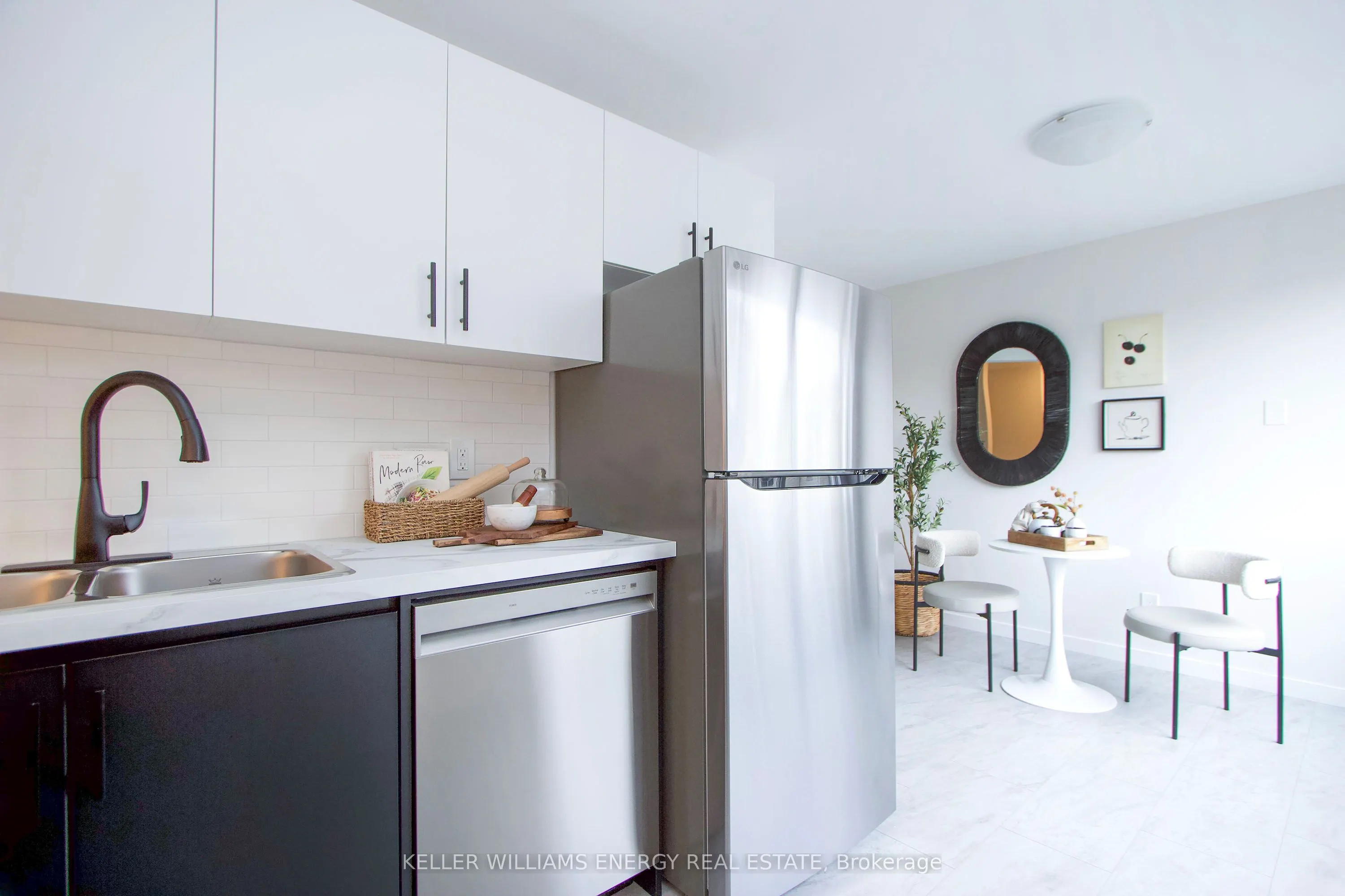 1133 Ritson Road N, #60