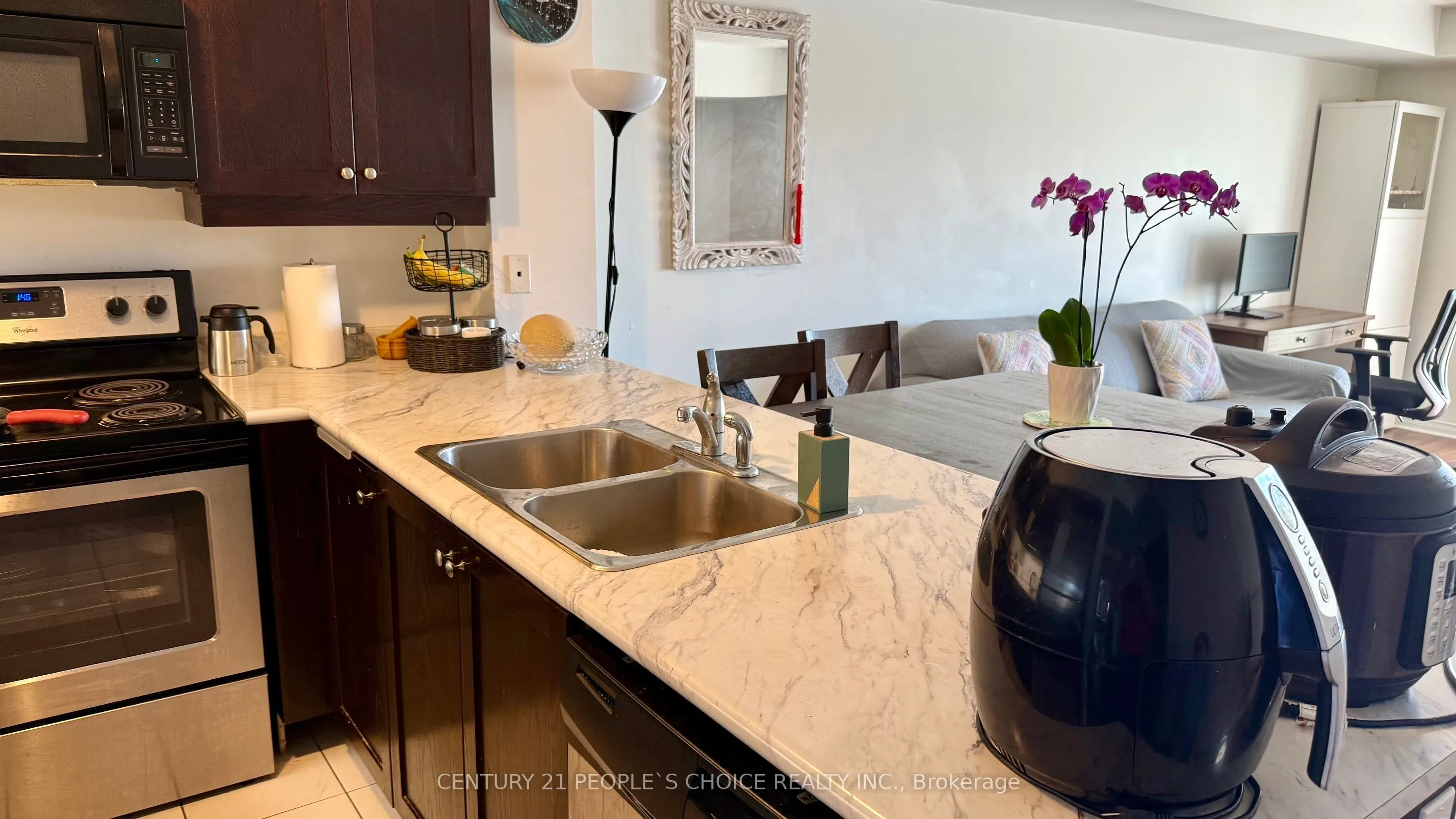 152 Kingston Road W, #10
