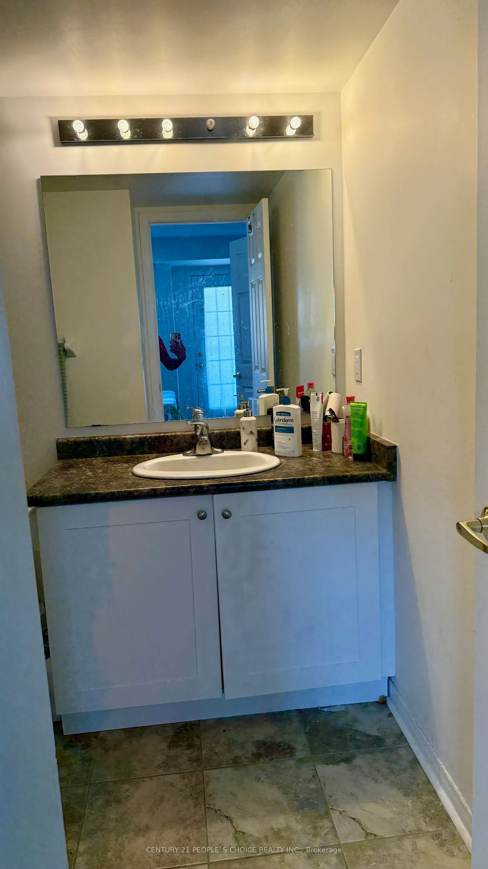 152 Kingston Road W, #10