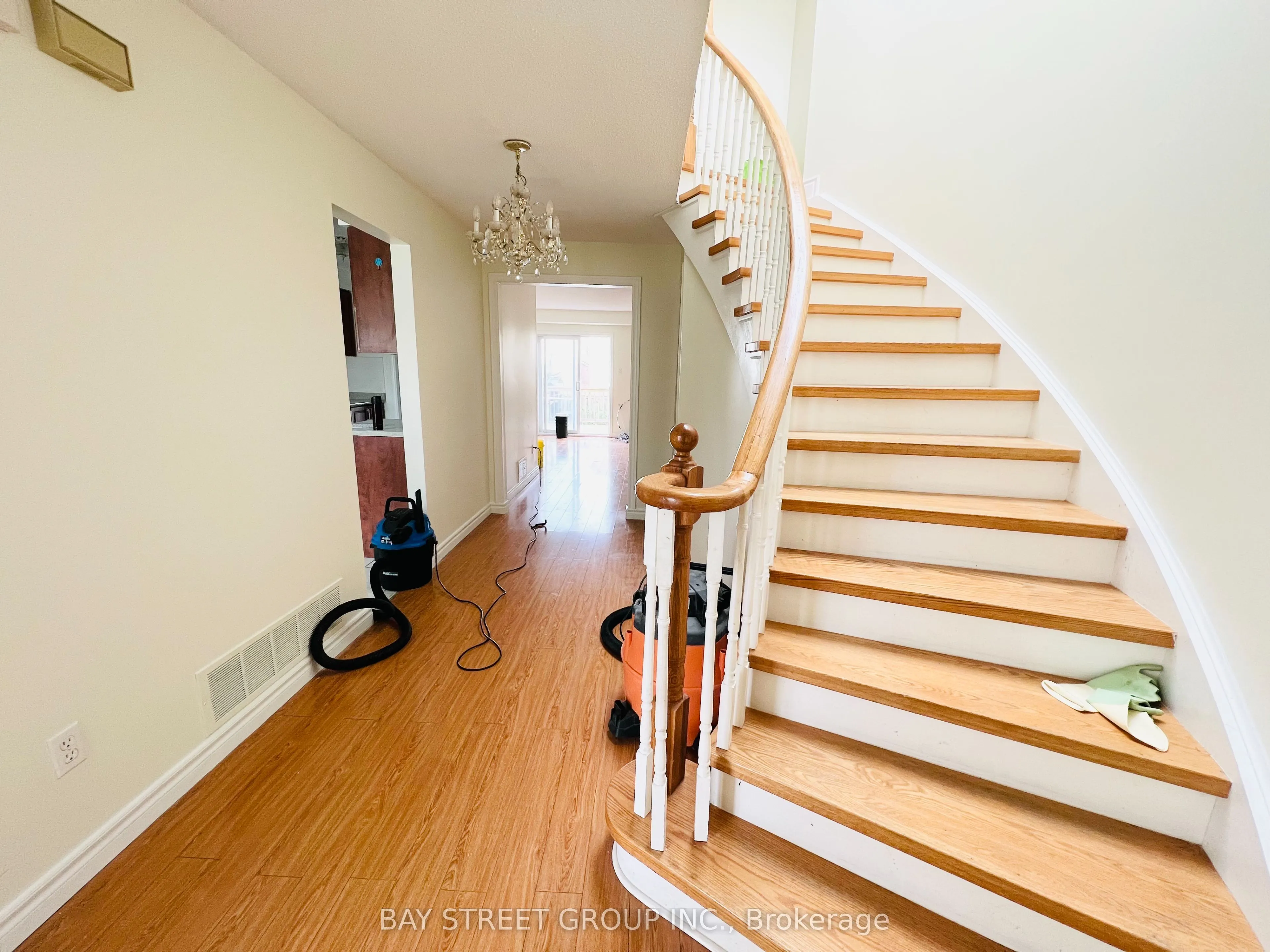 38 Enchanted Hills Crescent