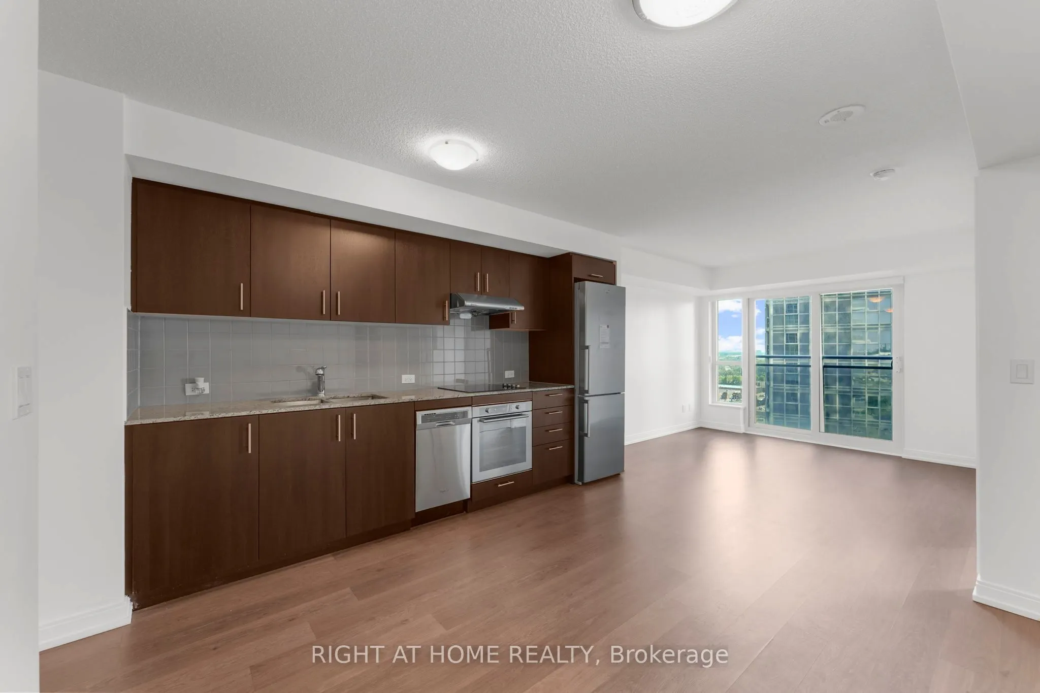 255 Village Green Square, #01