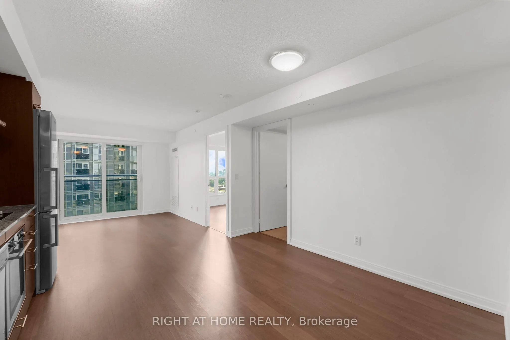255 Village Green Square, #01