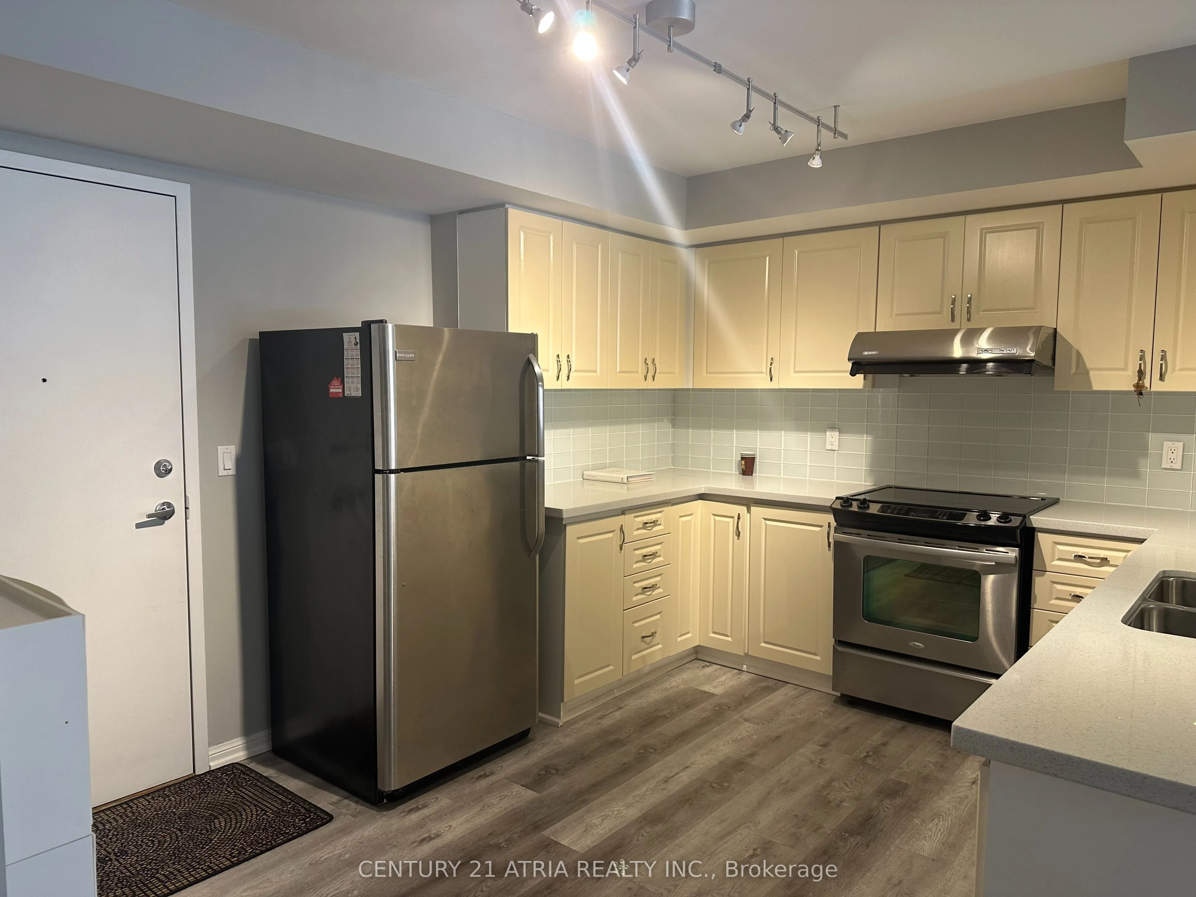 1881 McNicoll Avenue, #527
