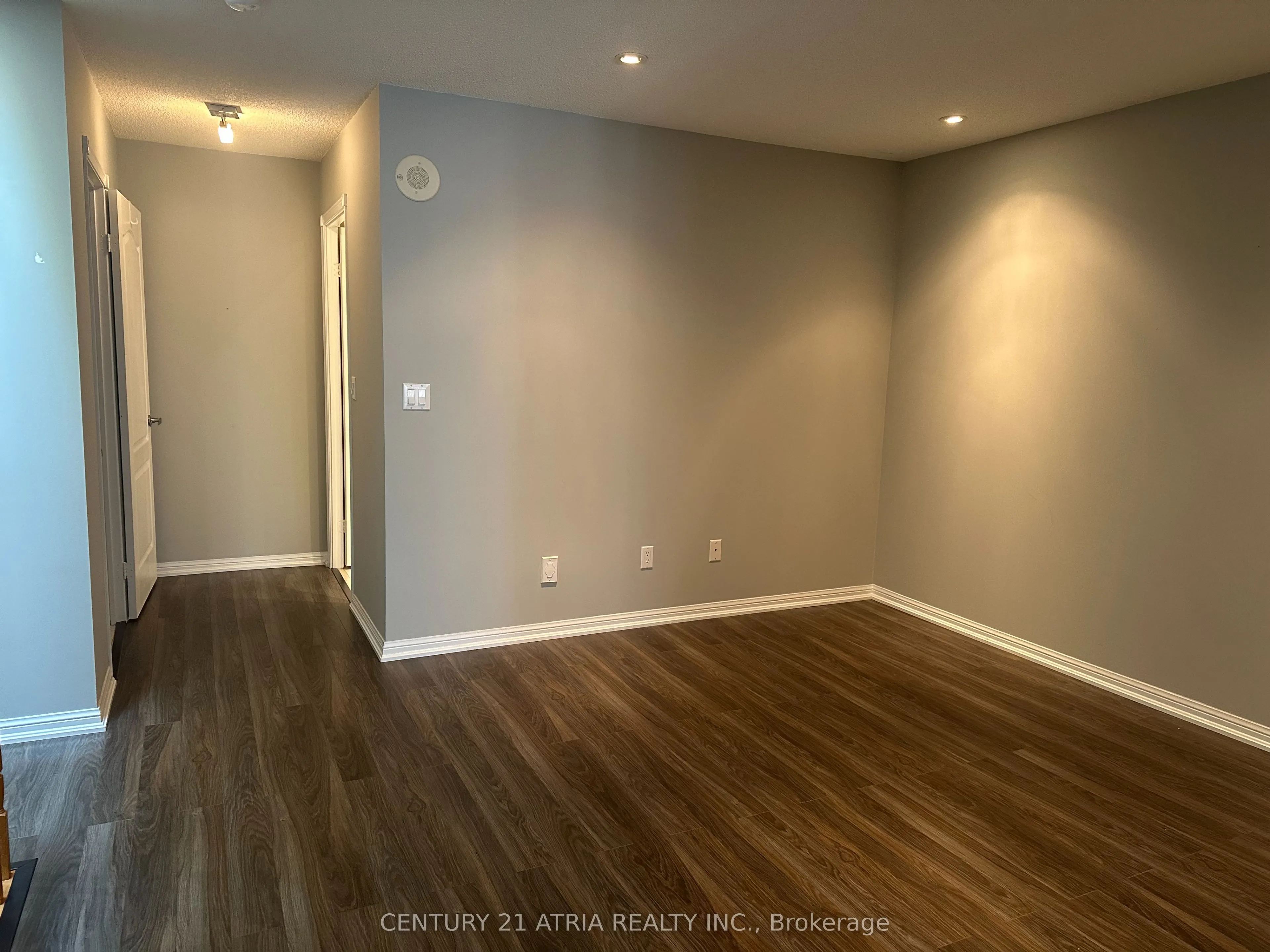 1881 McNicoll Avenue, #527