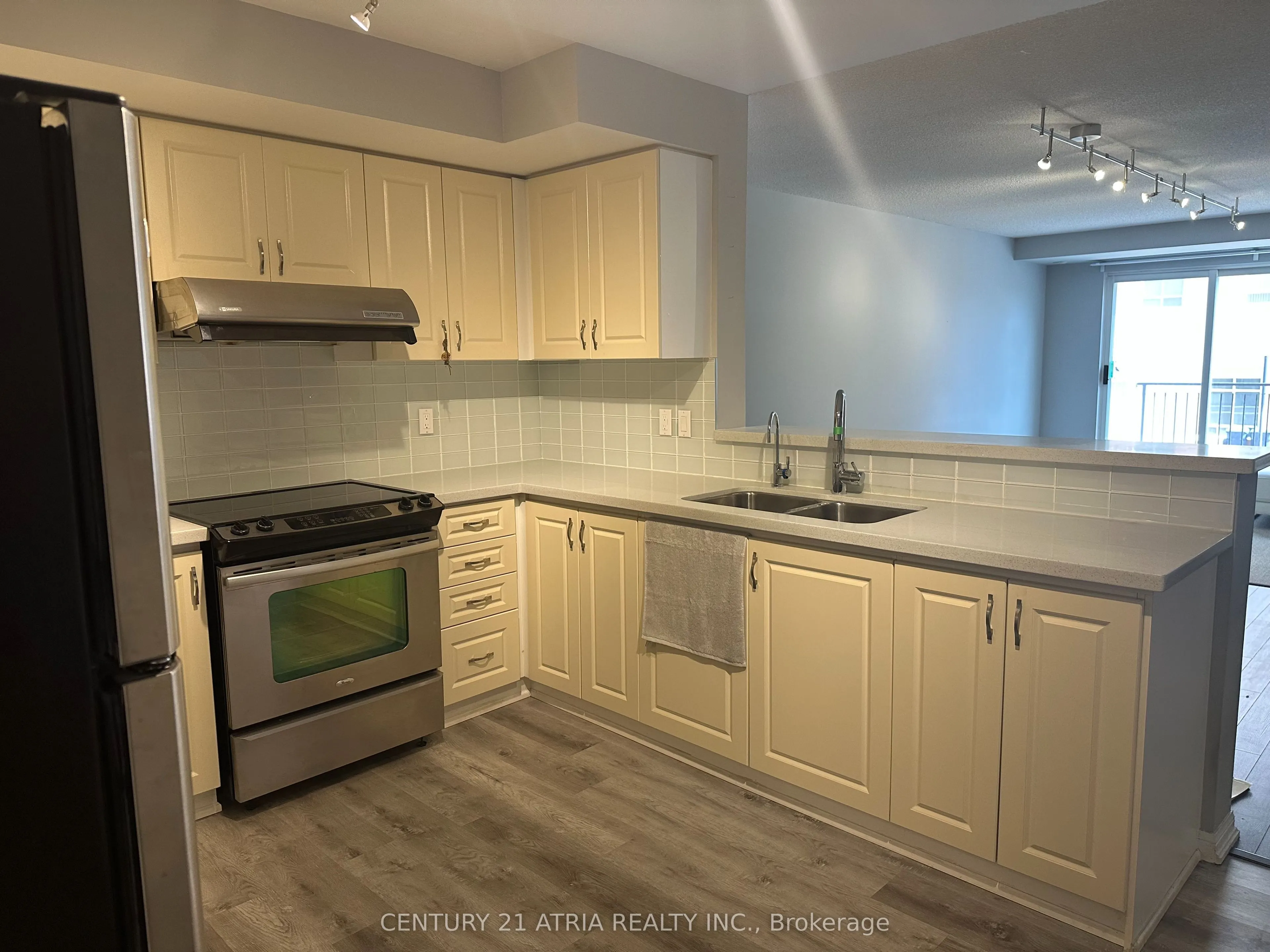 1881 McNicoll Avenue, #527
