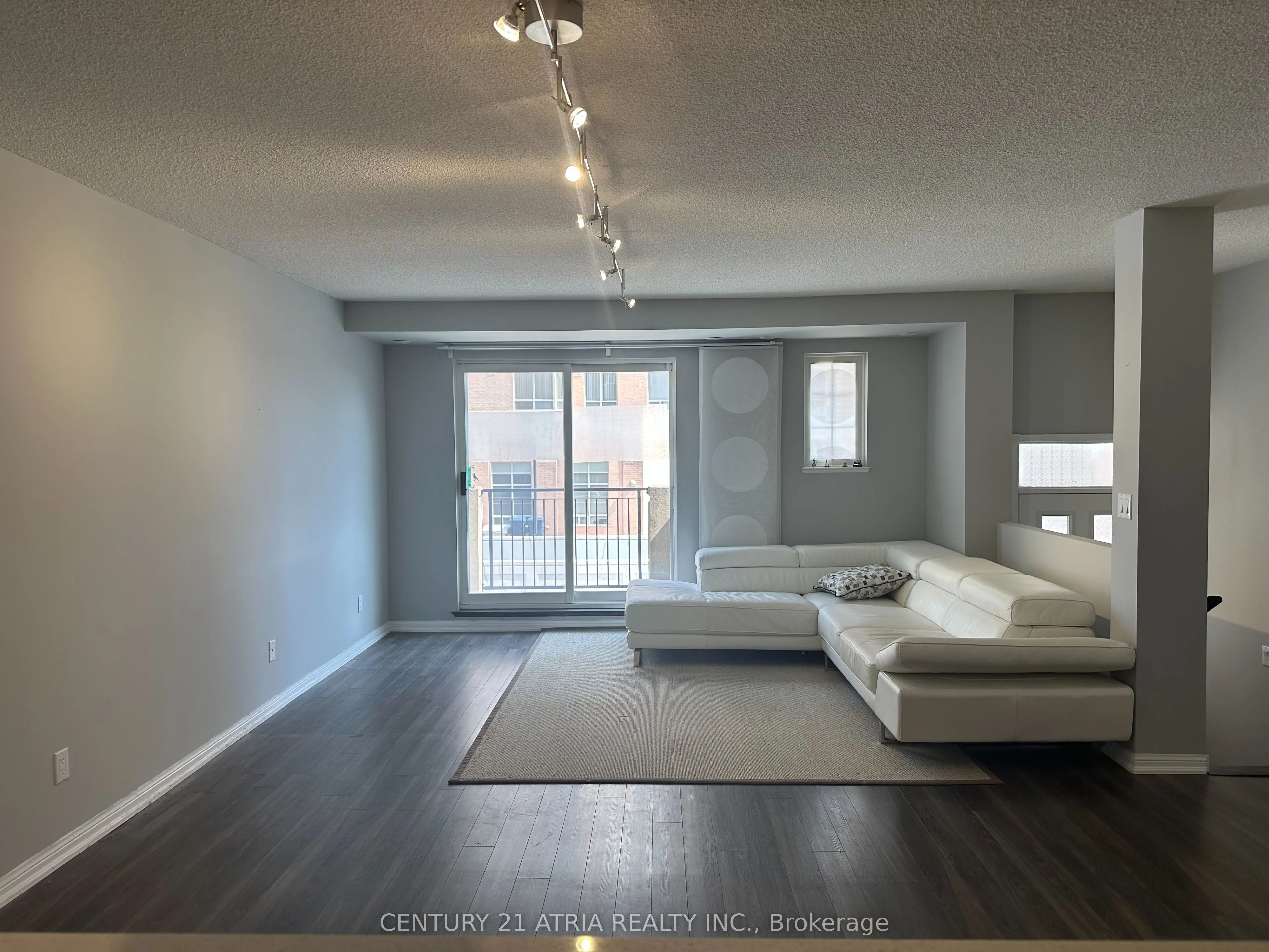 1881 McNicoll Avenue, #527