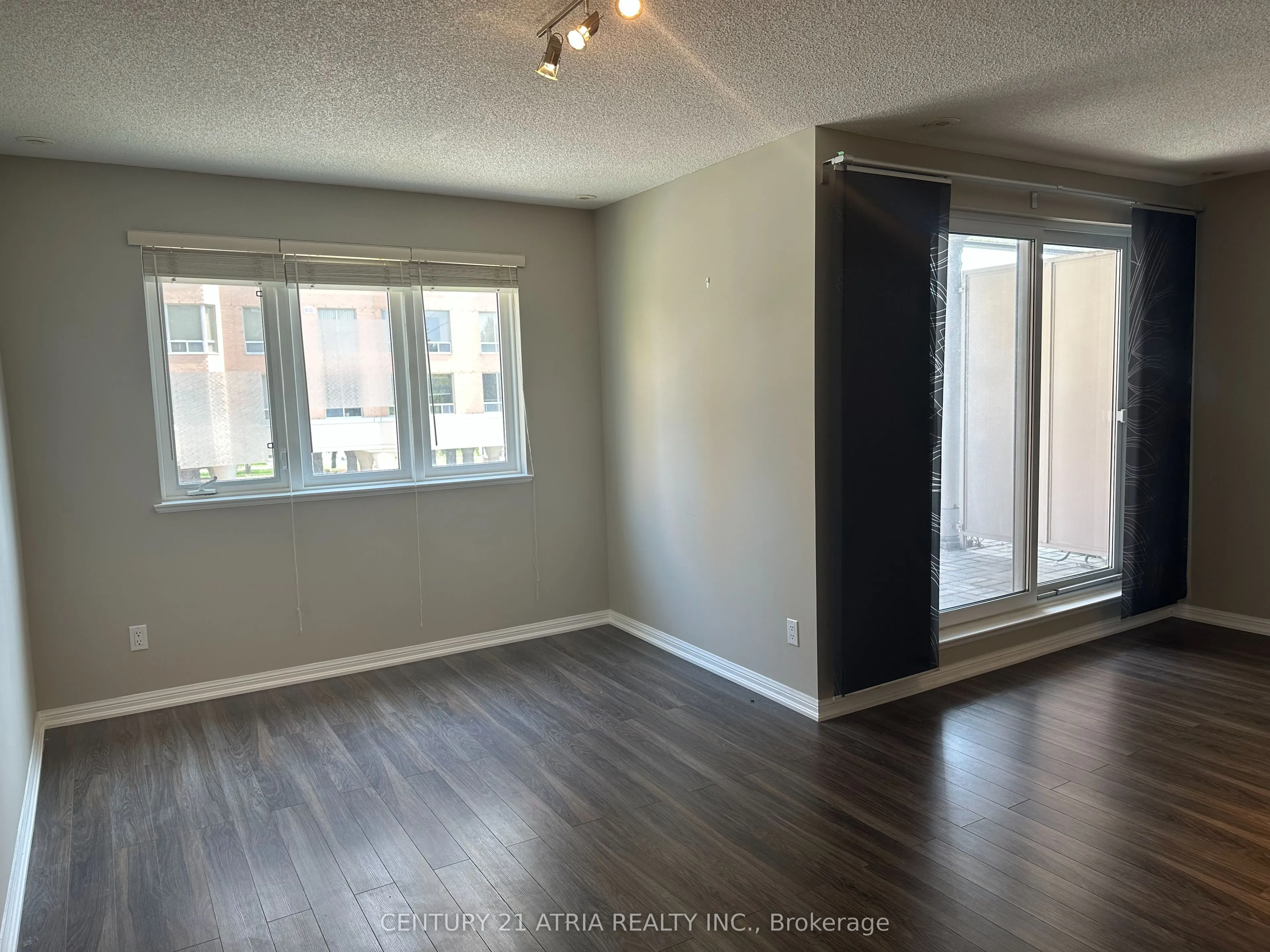 1881 McNicoll Avenue, #527