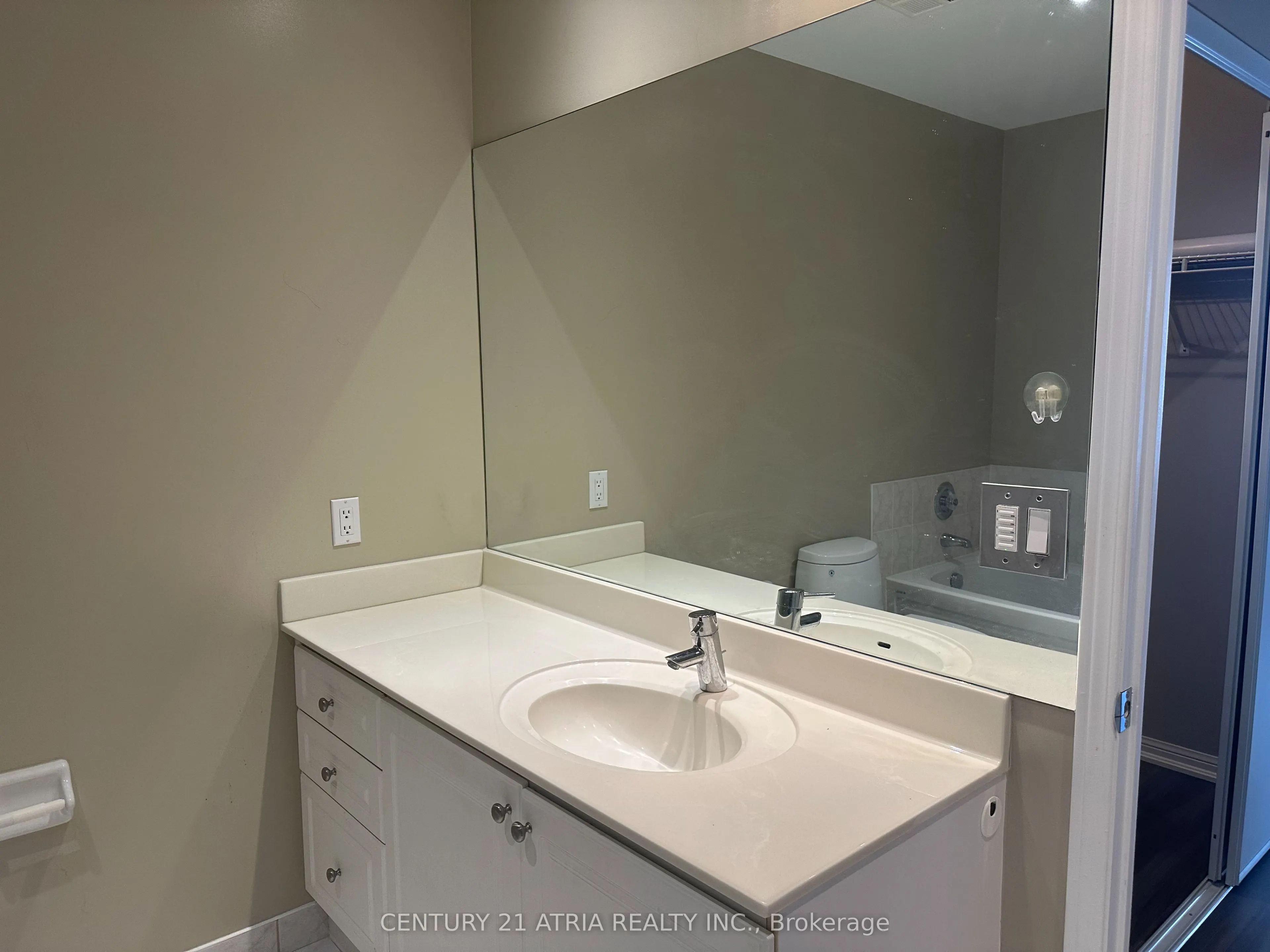 1881 McNicoll Avenue, #527