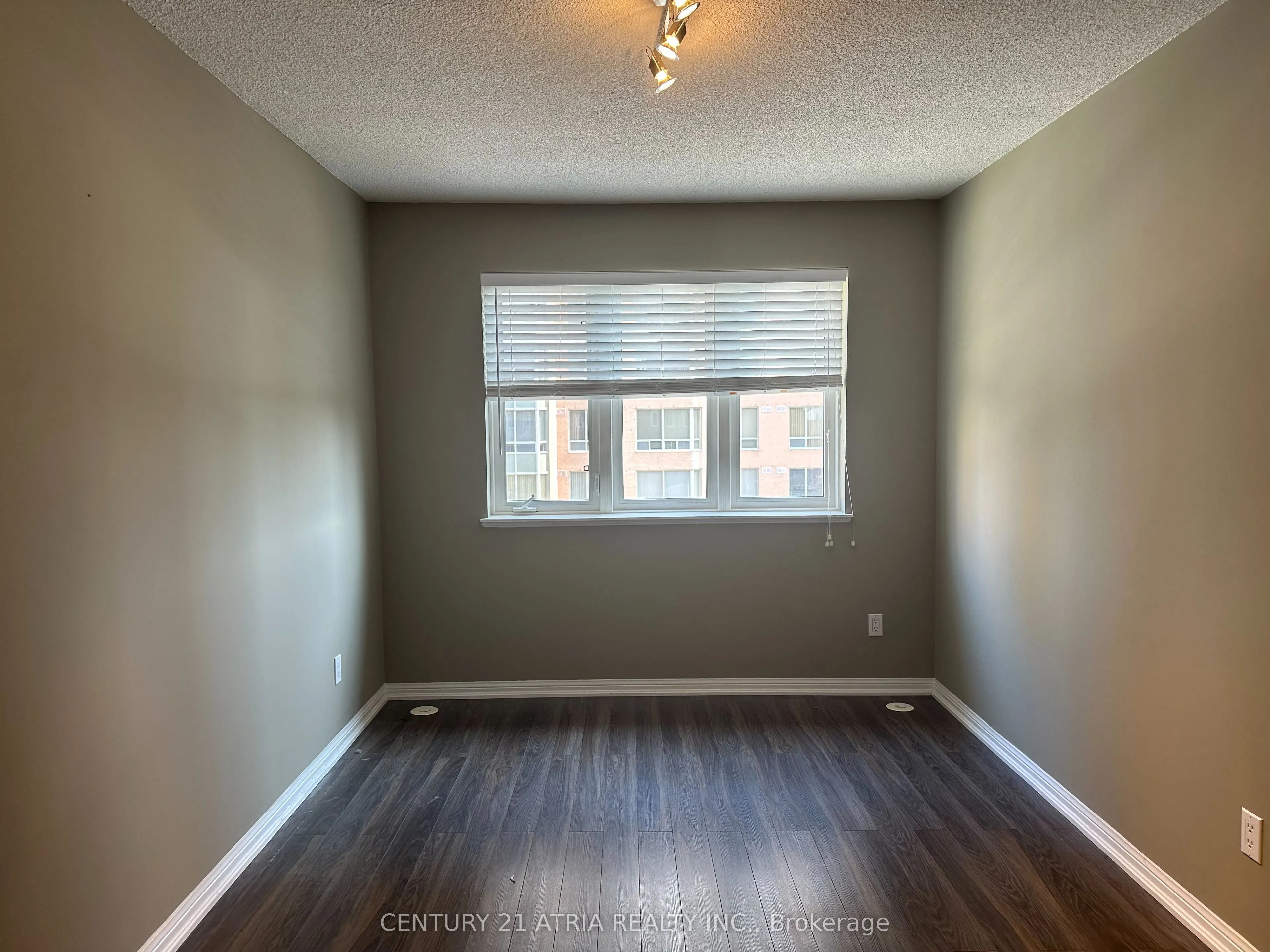 1881 McNicoll Avenue, #527