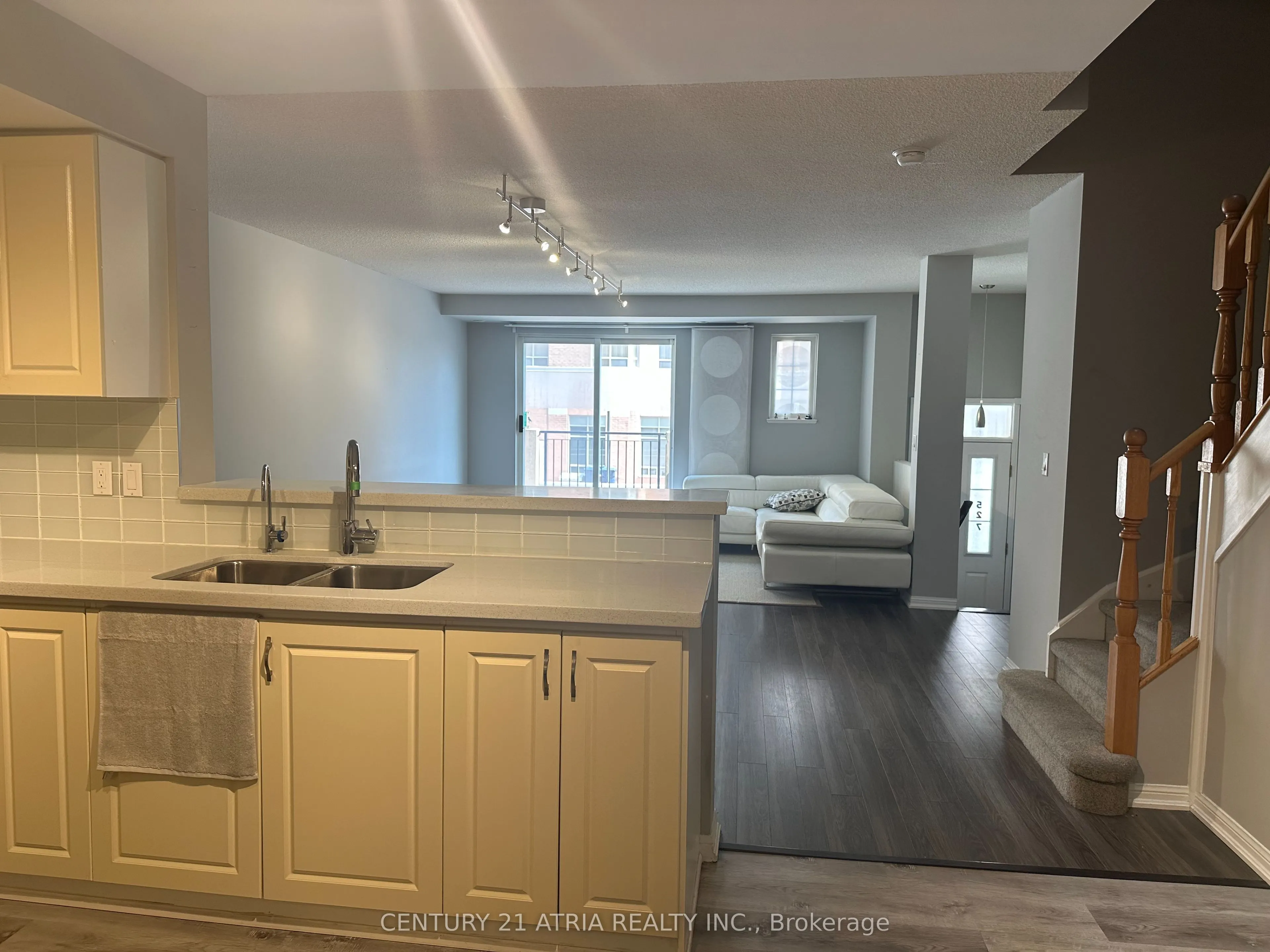 1881 McNicoll Avenue, #527