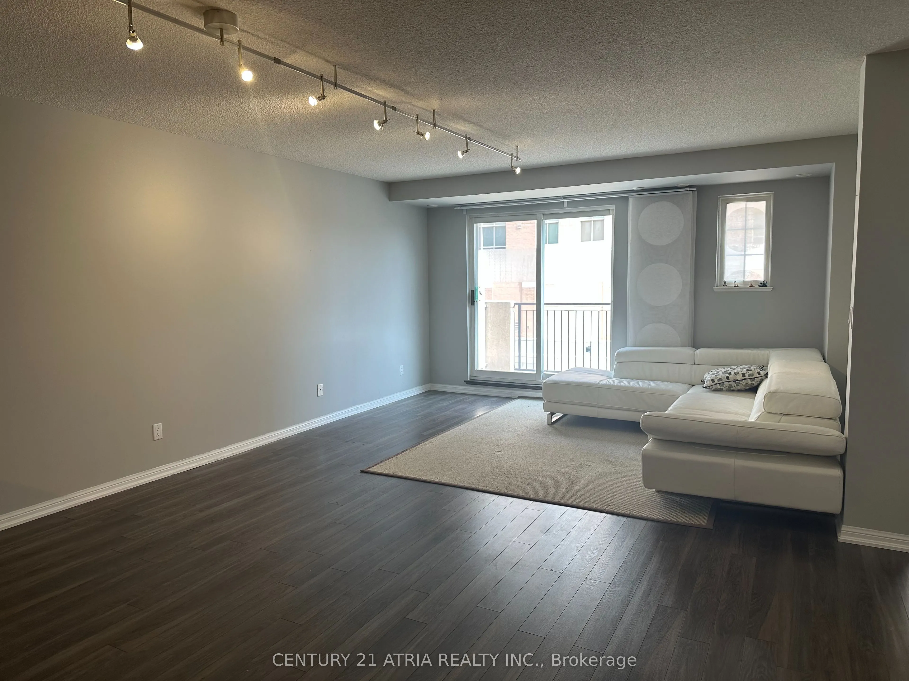 1881 McNicoll Avenue, #527
