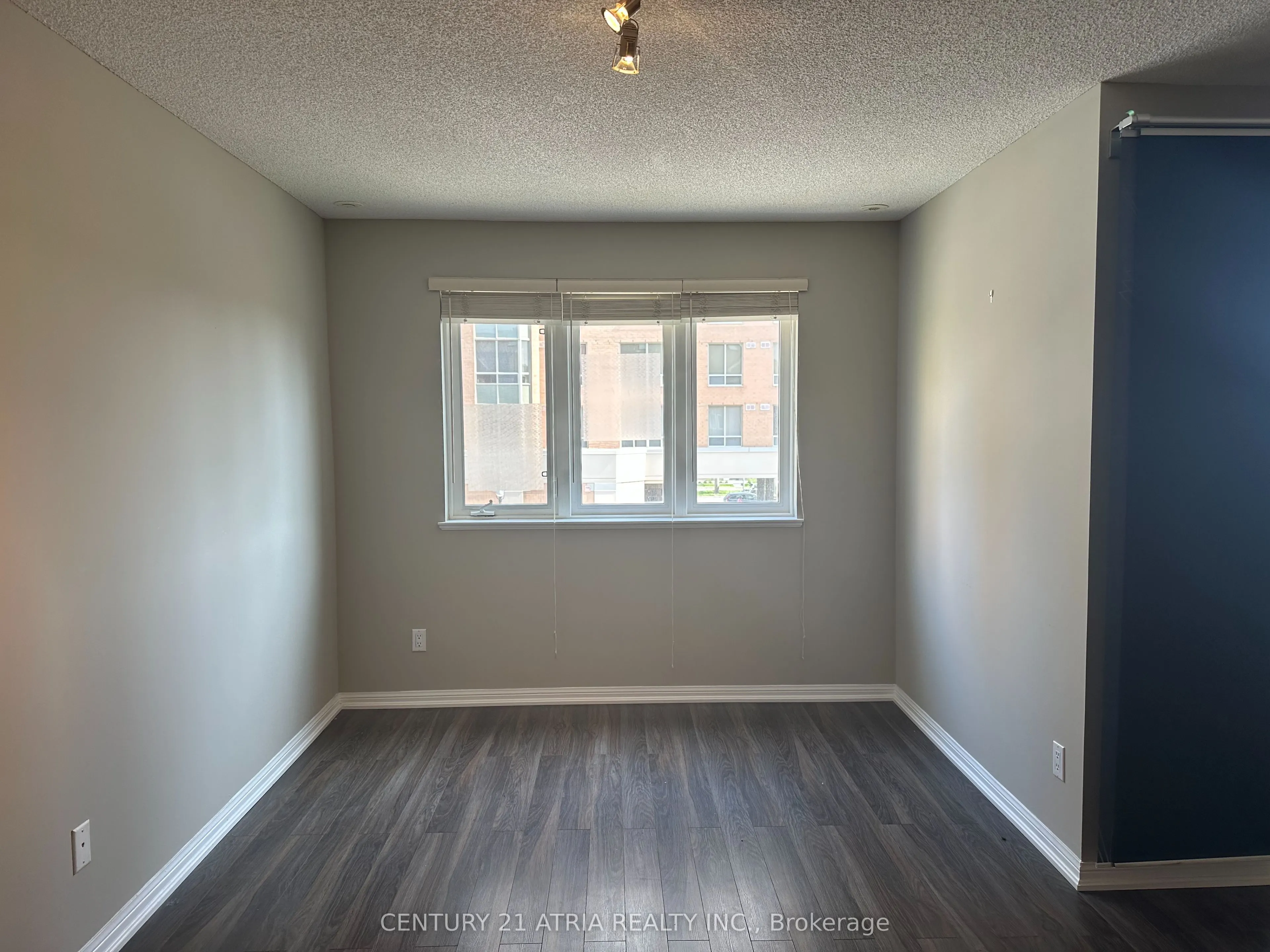 1881 McNicoll Avenue, #527