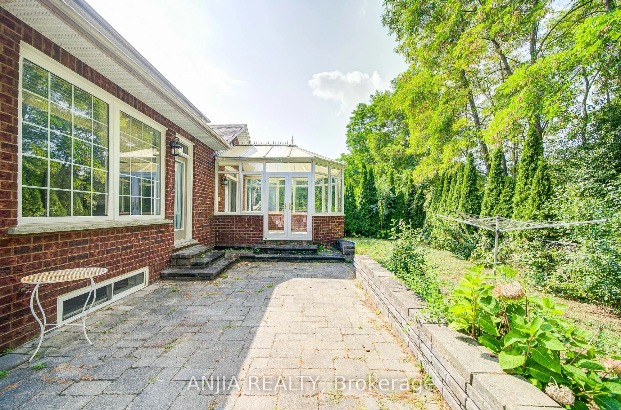 10 Thistledown Crescent