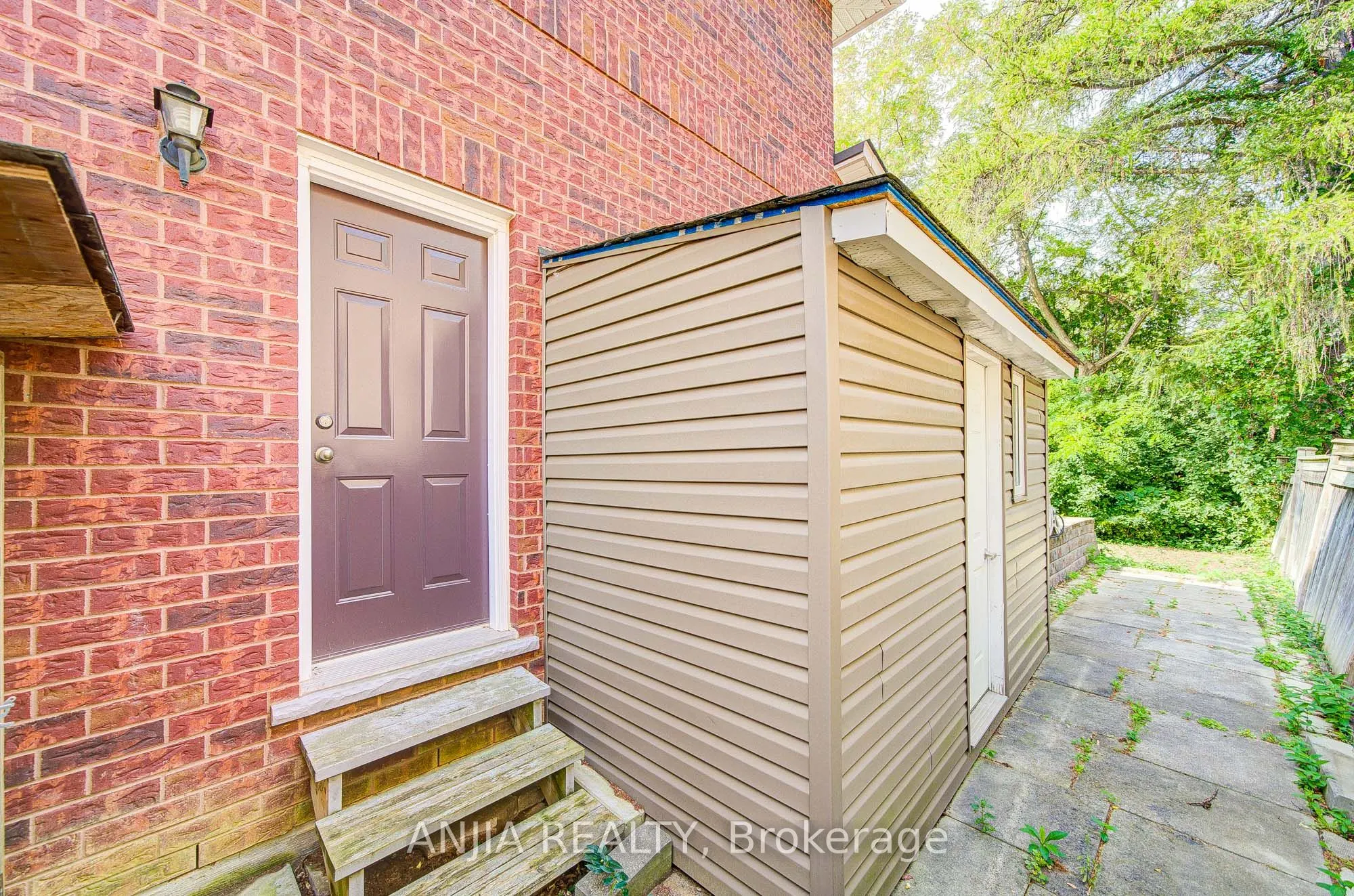 10 Thistledown Crescent