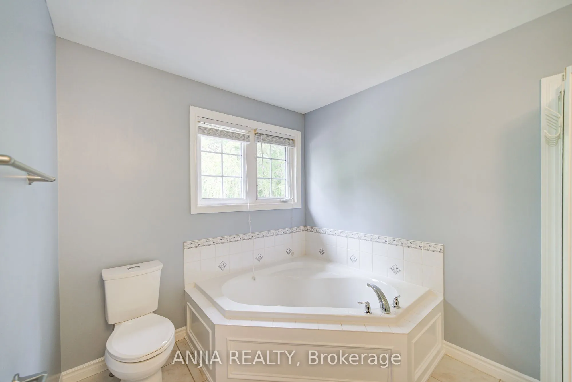 10 Thistledown Crescent